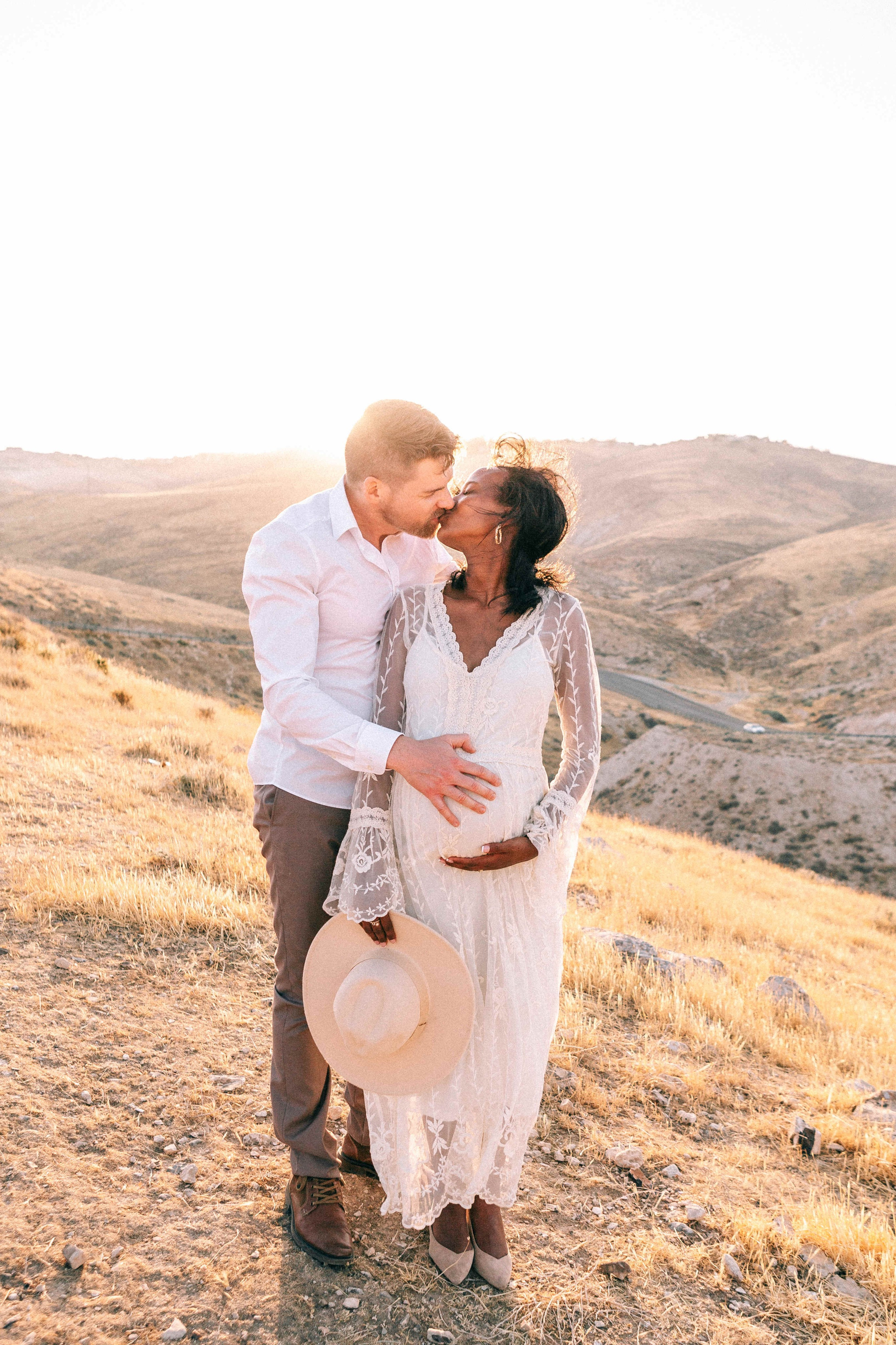 PHOTO SESSION IN THE DESERT NEAR MAALE ADUMIM. PHOTOGRAPHER IN ISRAEL