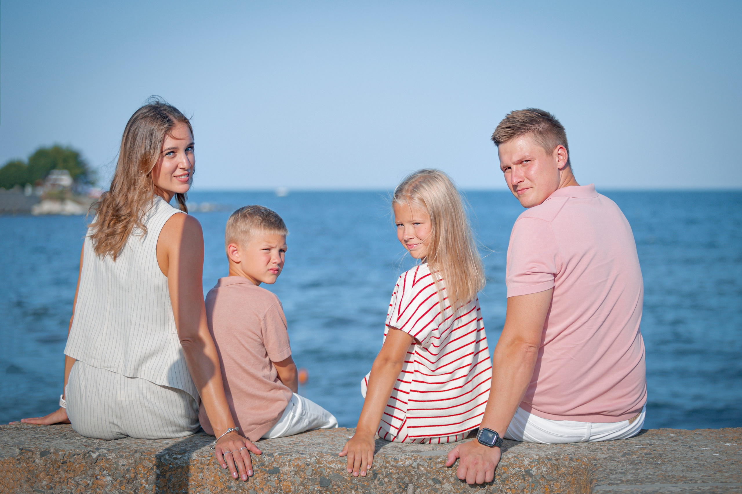 Семейни фотосесии. Фотограф Бургас. Фотосесии в студио и на открито, портрети, заснемане