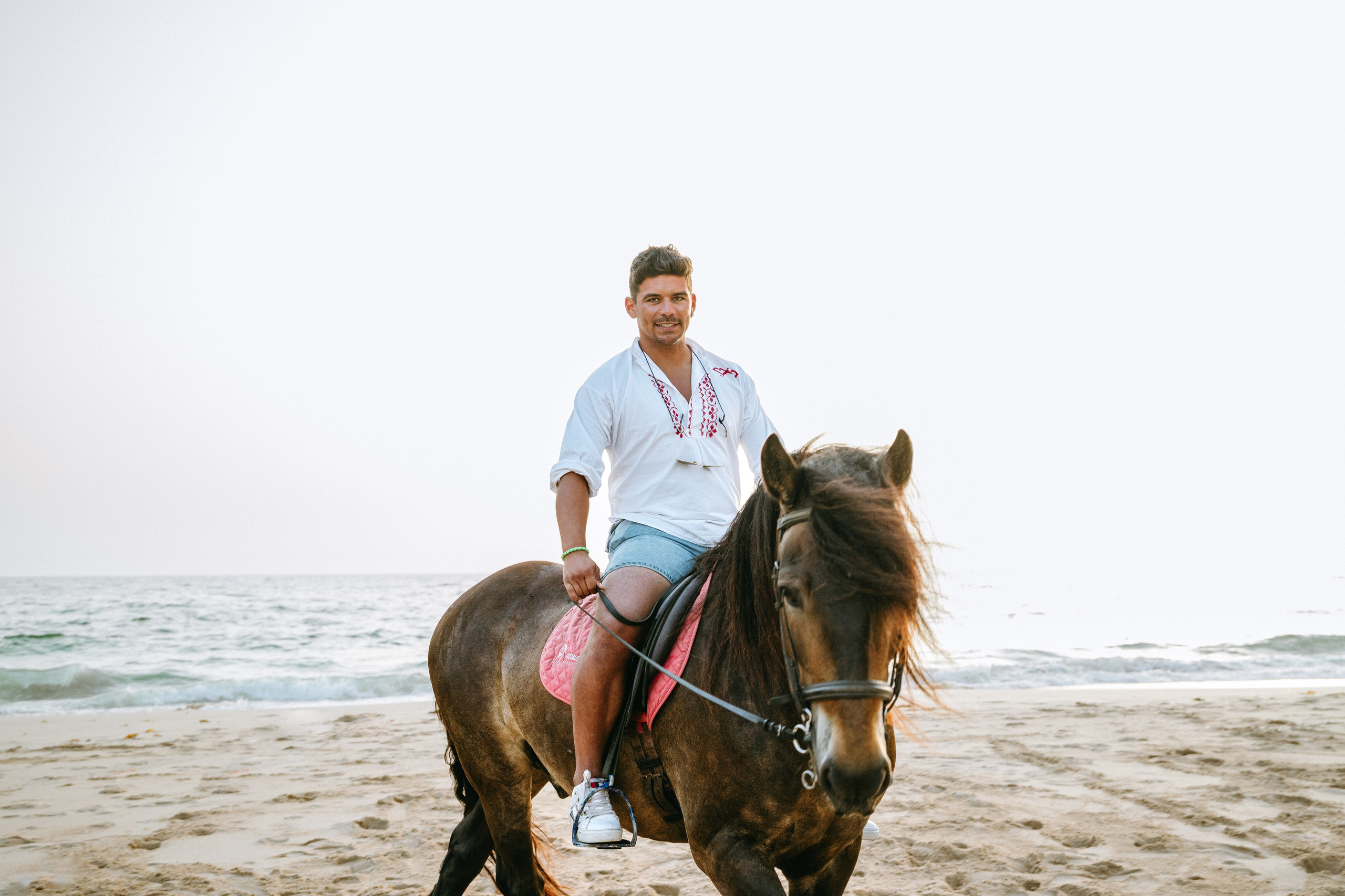 Marlene & Tiago com filhos. Passeios a Cavalo na Praia Peniche | Eco Salgados Agroturismo