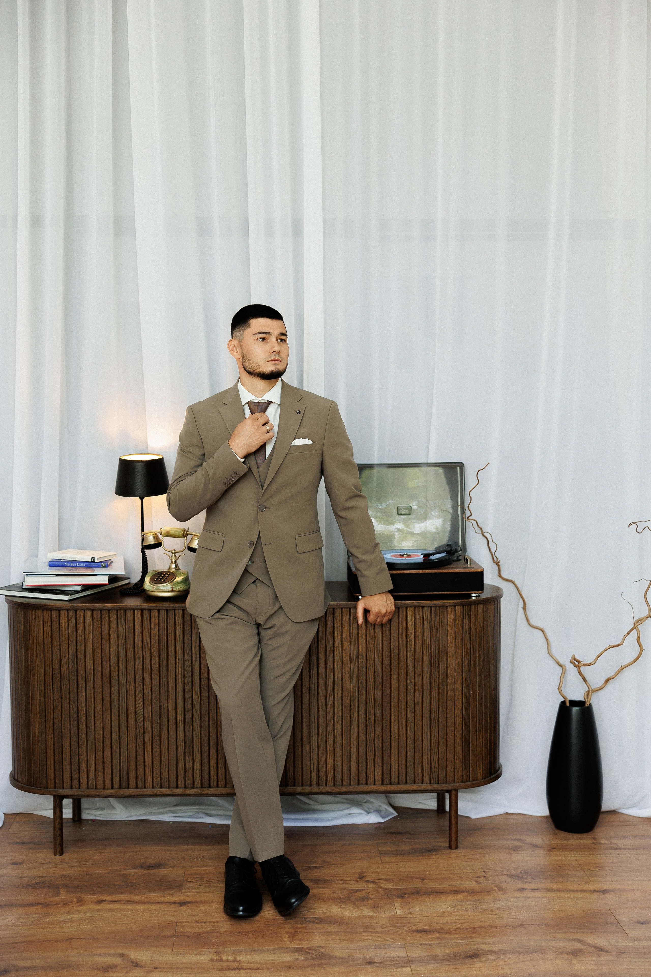 Eugen & Livia — Grand Elysee — Wedding Day. Servicii Foto și Video 067188353