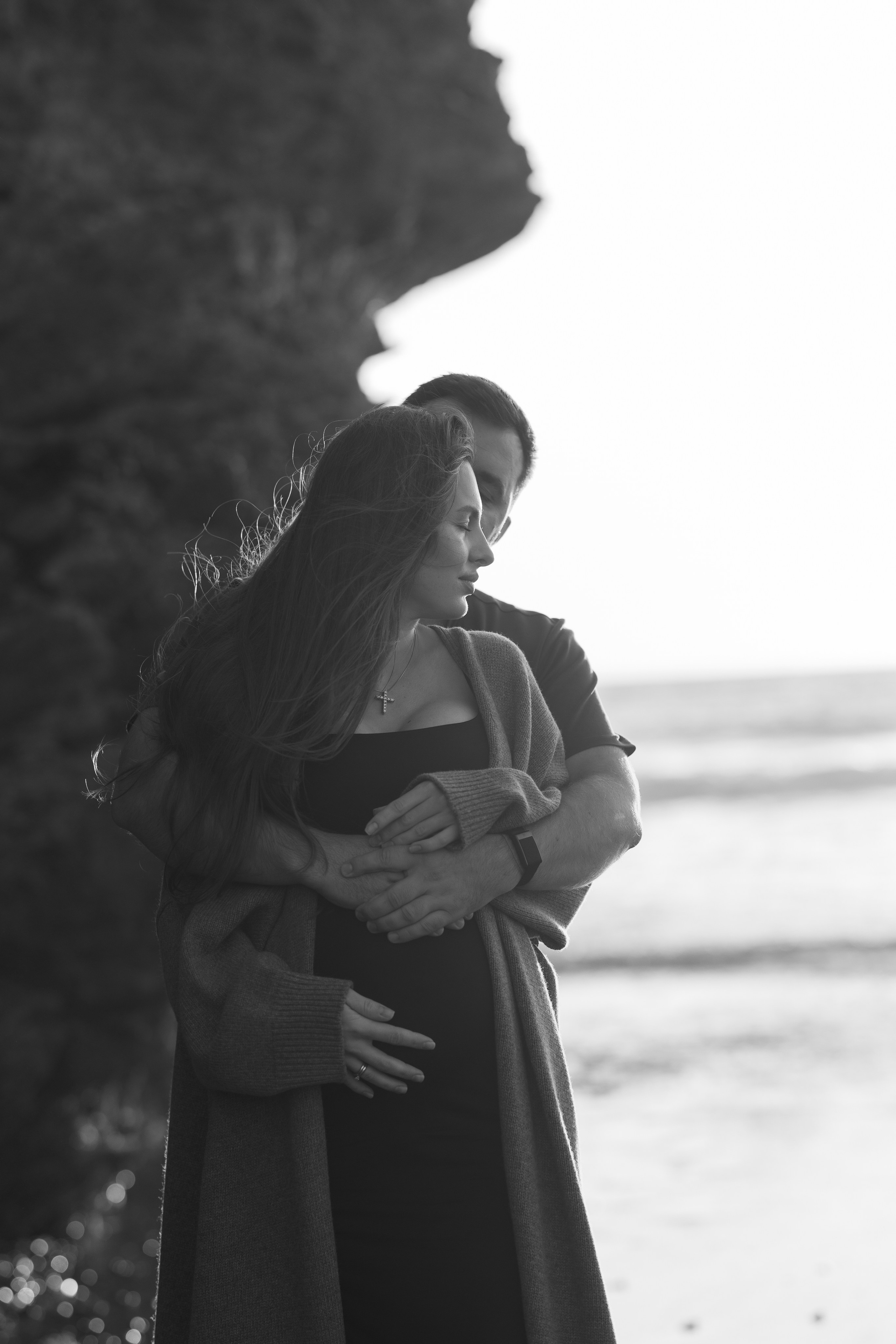 Sunset maternity photoshoot. Annah Louwagie — Lifestyle photographer for couples, families & brands | France & worldwide