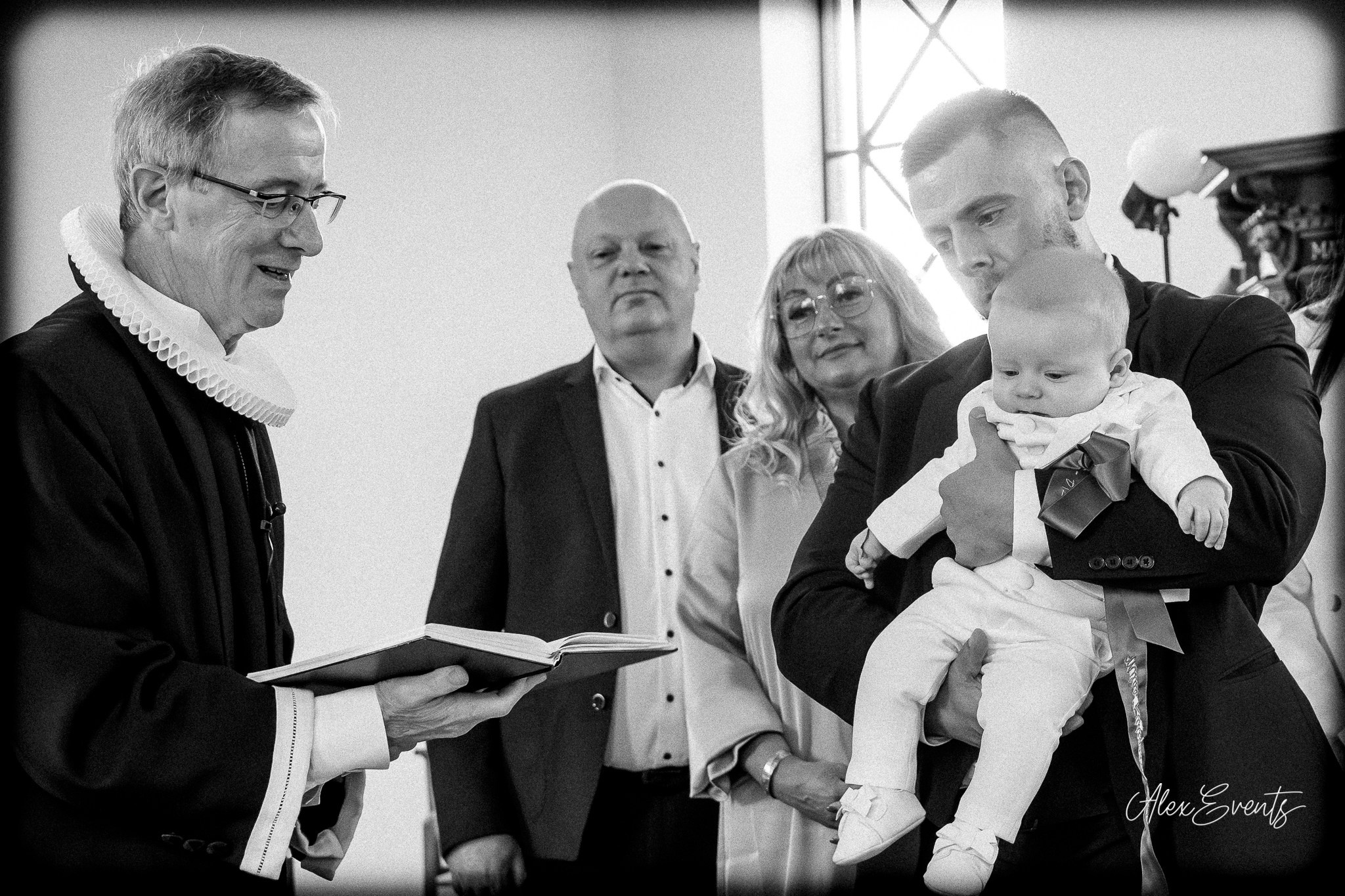 Botez fotografiat in Danemarca la biserica si petrecere | Alex Events. AlexEvents Fotograf / Videograf de evenimente Danemarca DK Horsens, Arhus, Odense, Vejle.Nunta, botez, foto-studio