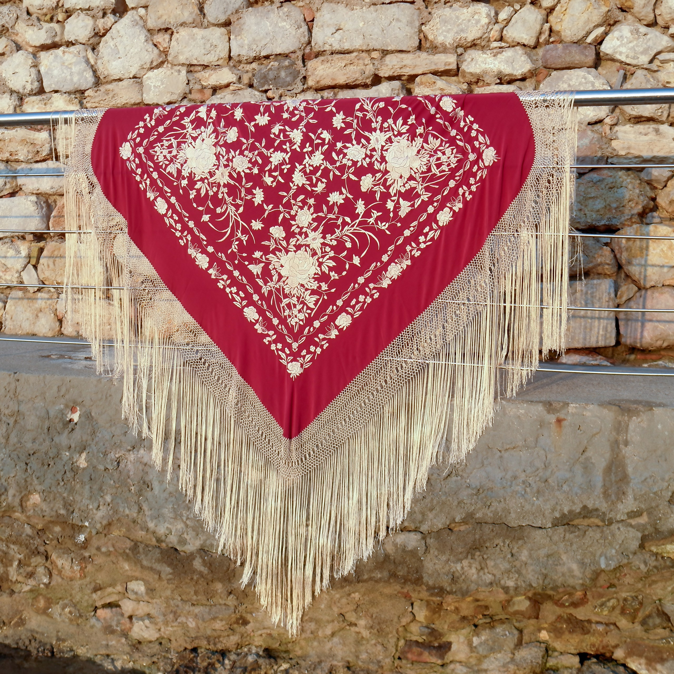 Manilashawlrose. Современнные и актикварные украшения в Барселоне, Москве и Санкт-Петербурге