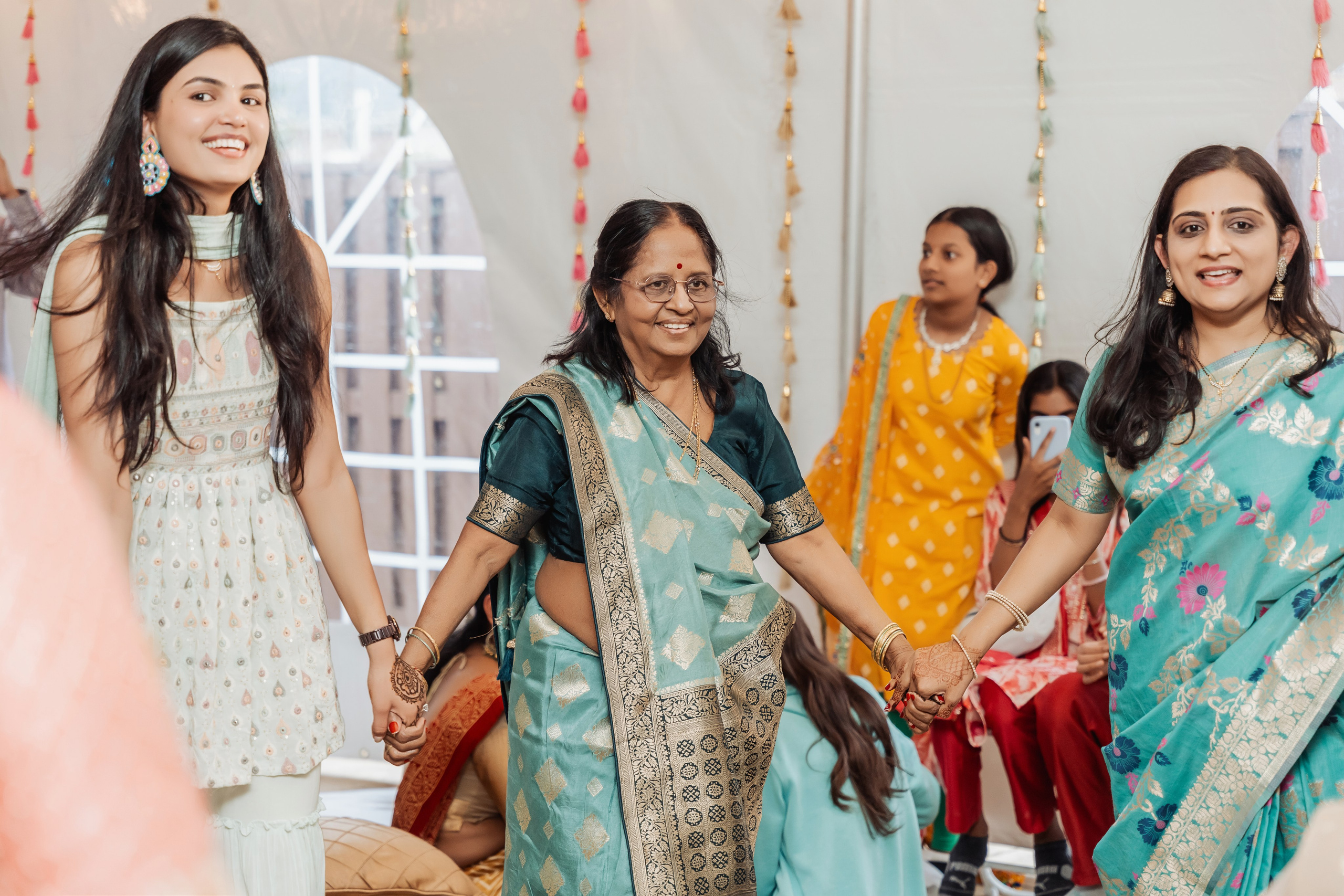 Darshil & Shailja. Wedding Photographer & Cinematographer studios