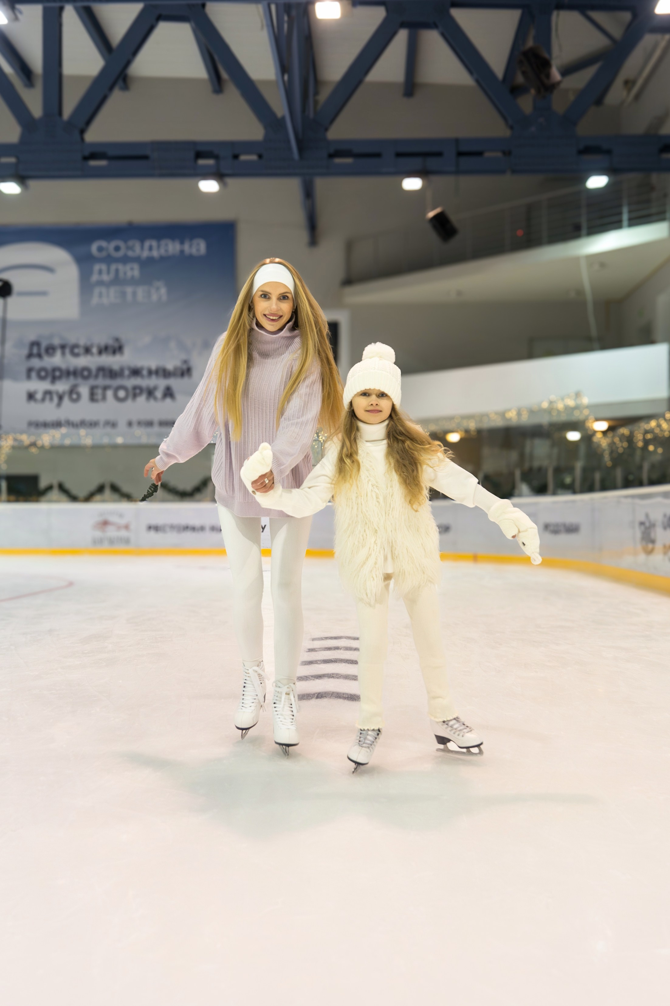 Контент съемка на катке для курорта Роза Хутор. Репортажный фотограф в Красной Поляне и Сочи Павлюченко Екатерина
