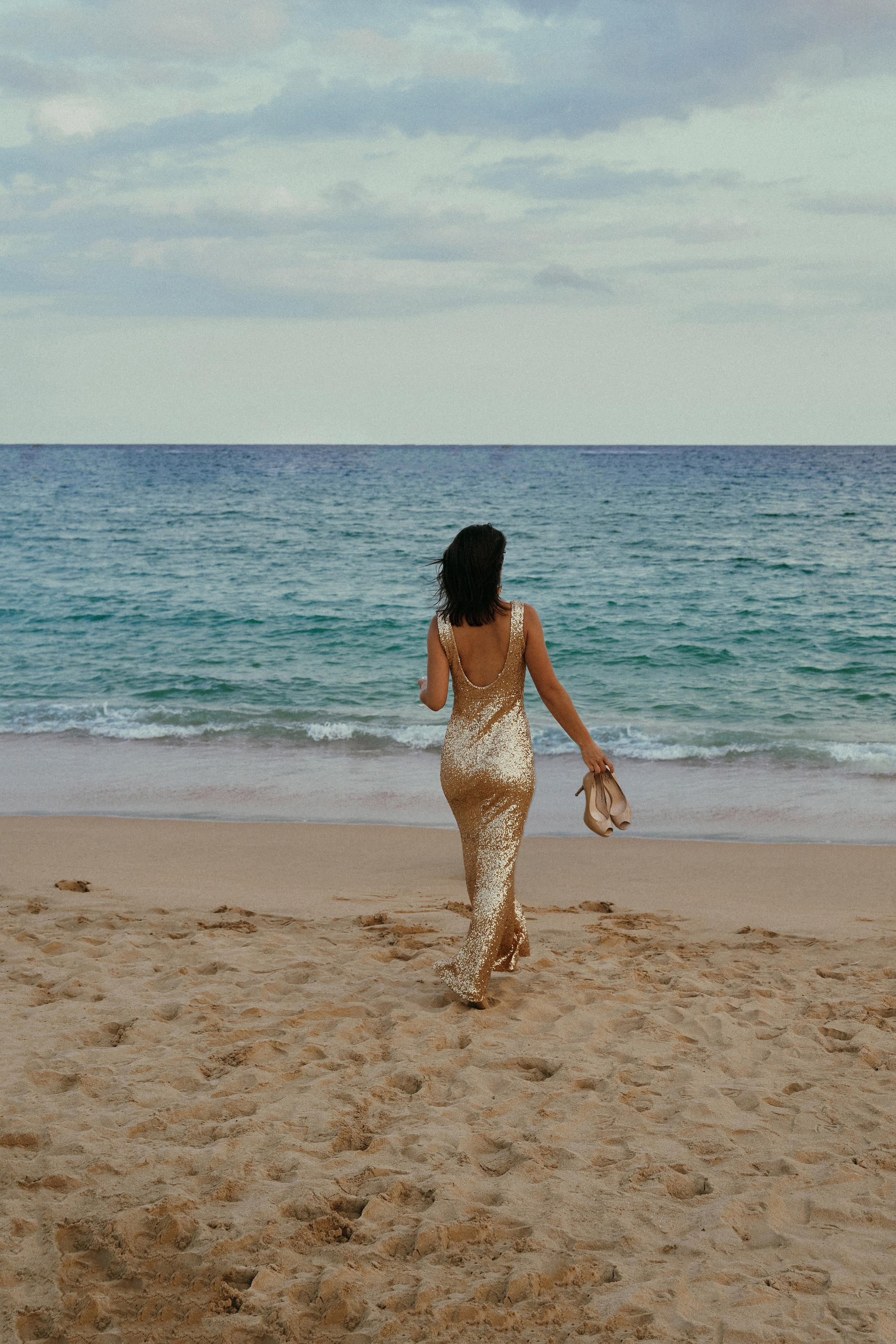 Майя. Диван на пляже. Фотограф в Барселоне Жанна Захарченко