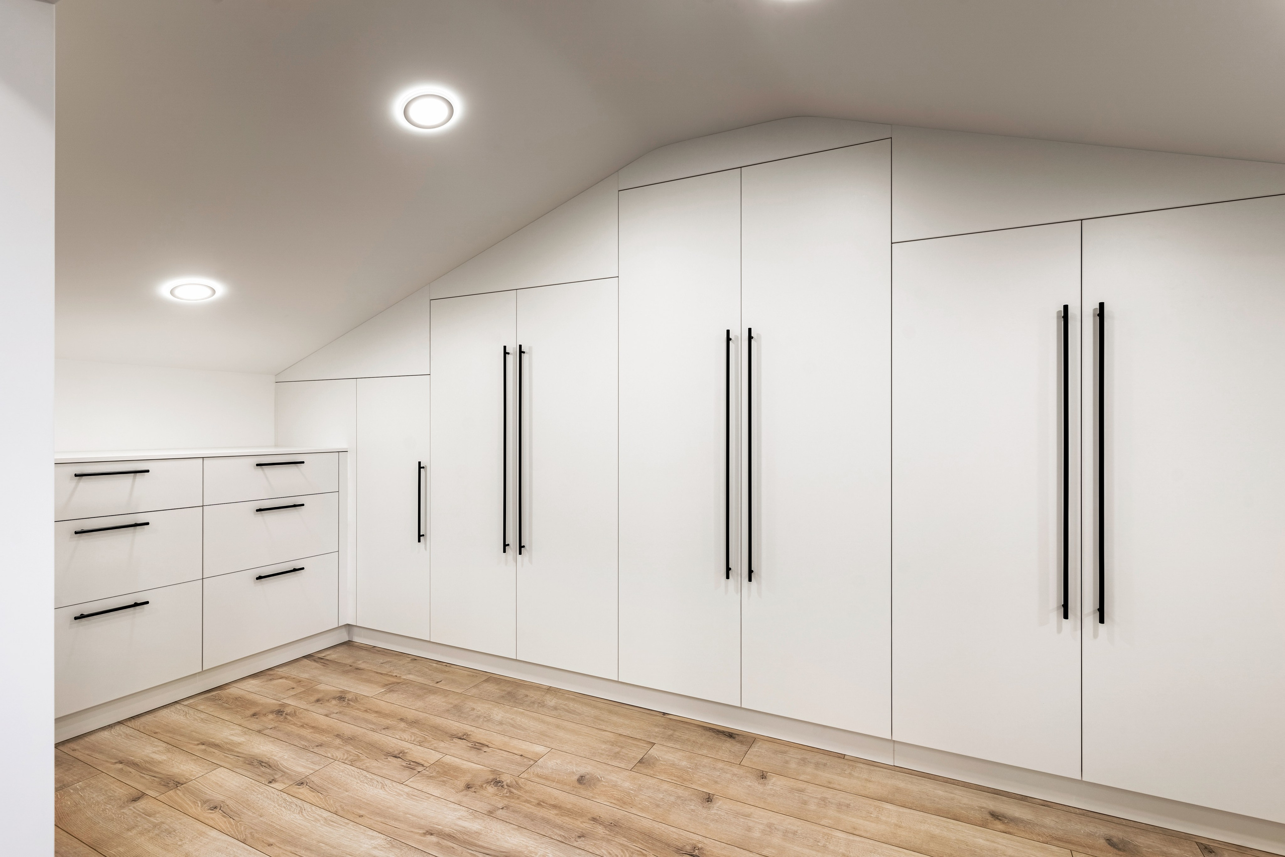 Мебели Русев-цялостно обзавеждане на три етажен семеен дом. Професионален фотограф в Пловдив и областта