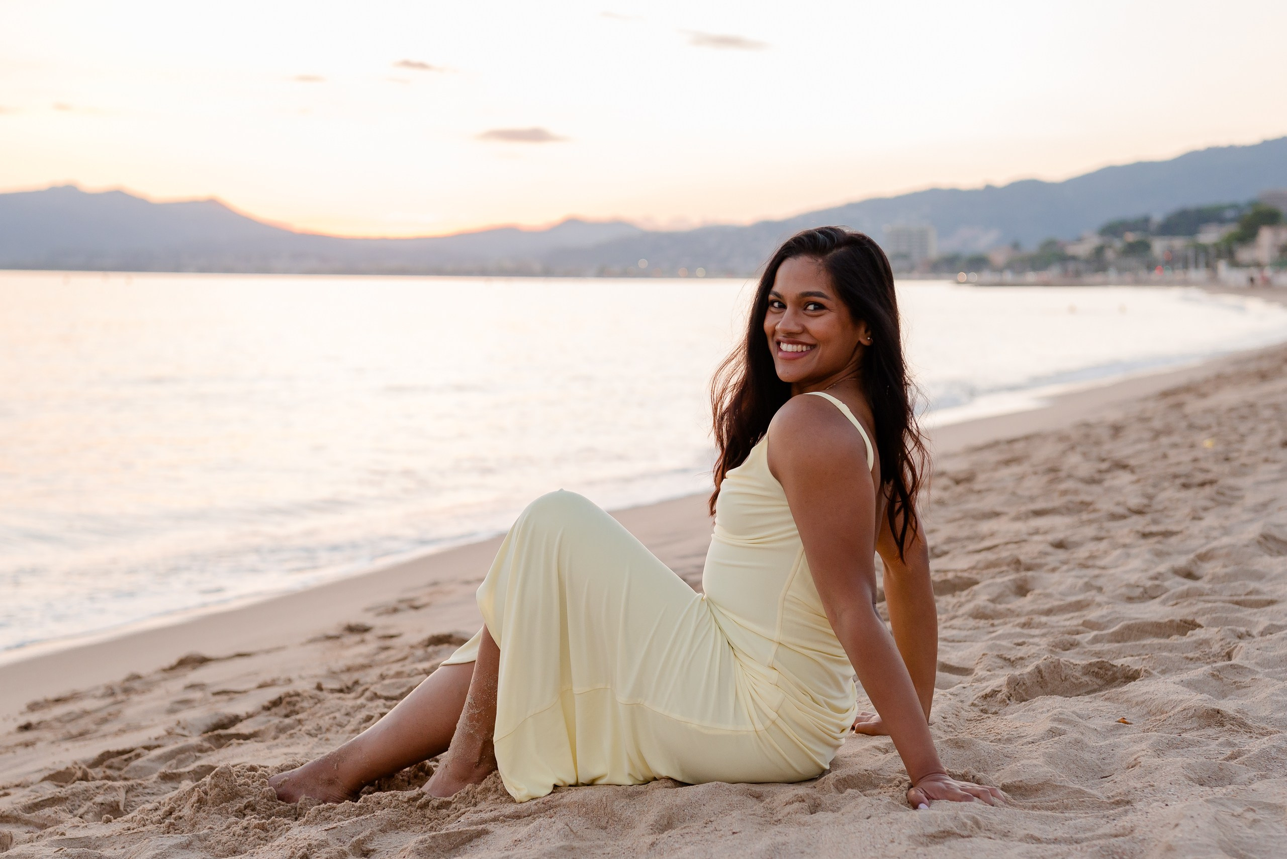 Portrait au coucher du soleil sur une plage de Cannes