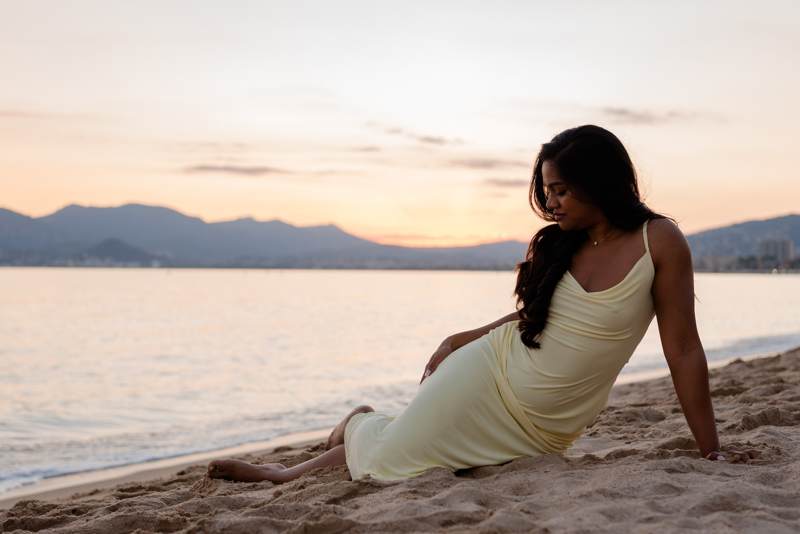 Portrait au coucher du soleil sur une plage de Cannes