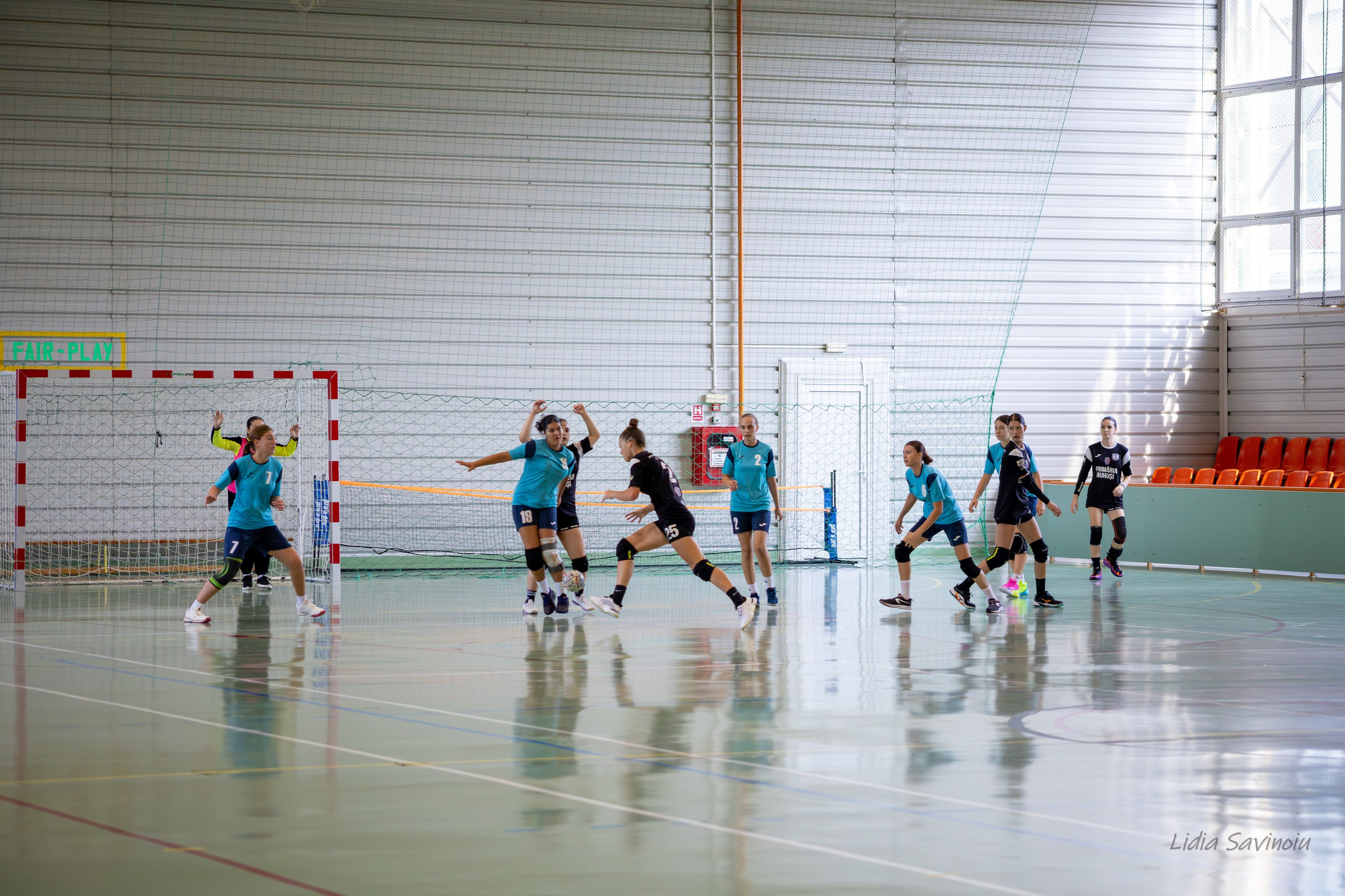 Handbal feminin J2/U17. Fotograf. Lucrez cu oameni, produse și spații. Portret și fotografie creativă. Bacău, România. Lidia Savinoiu