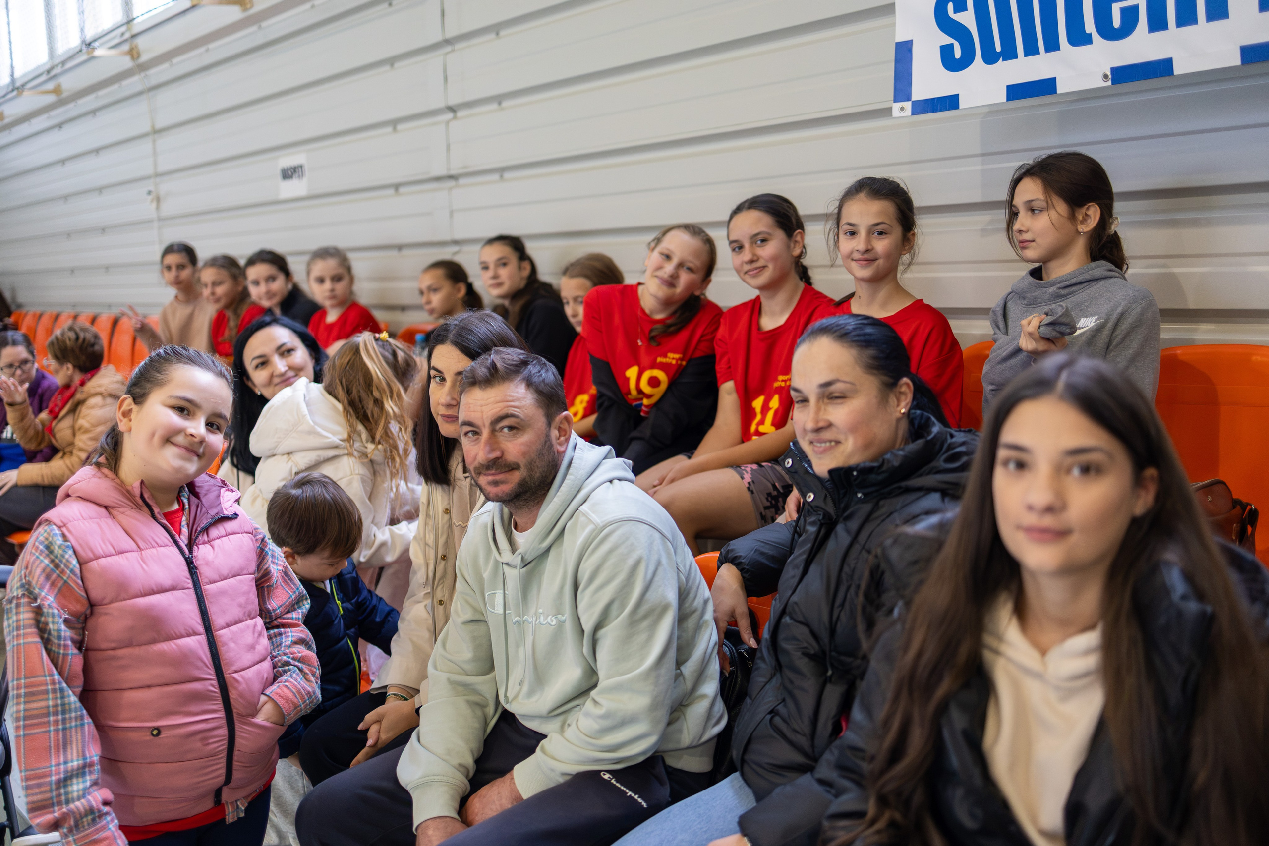 Meci handbal feminin U13 (J4) In memoriam Dantz Crisostom. Fotograf. Lucrez cu oameni, produse și spații. Portret și fotografie creativă. Bacău, România. Lidia Savinoiu