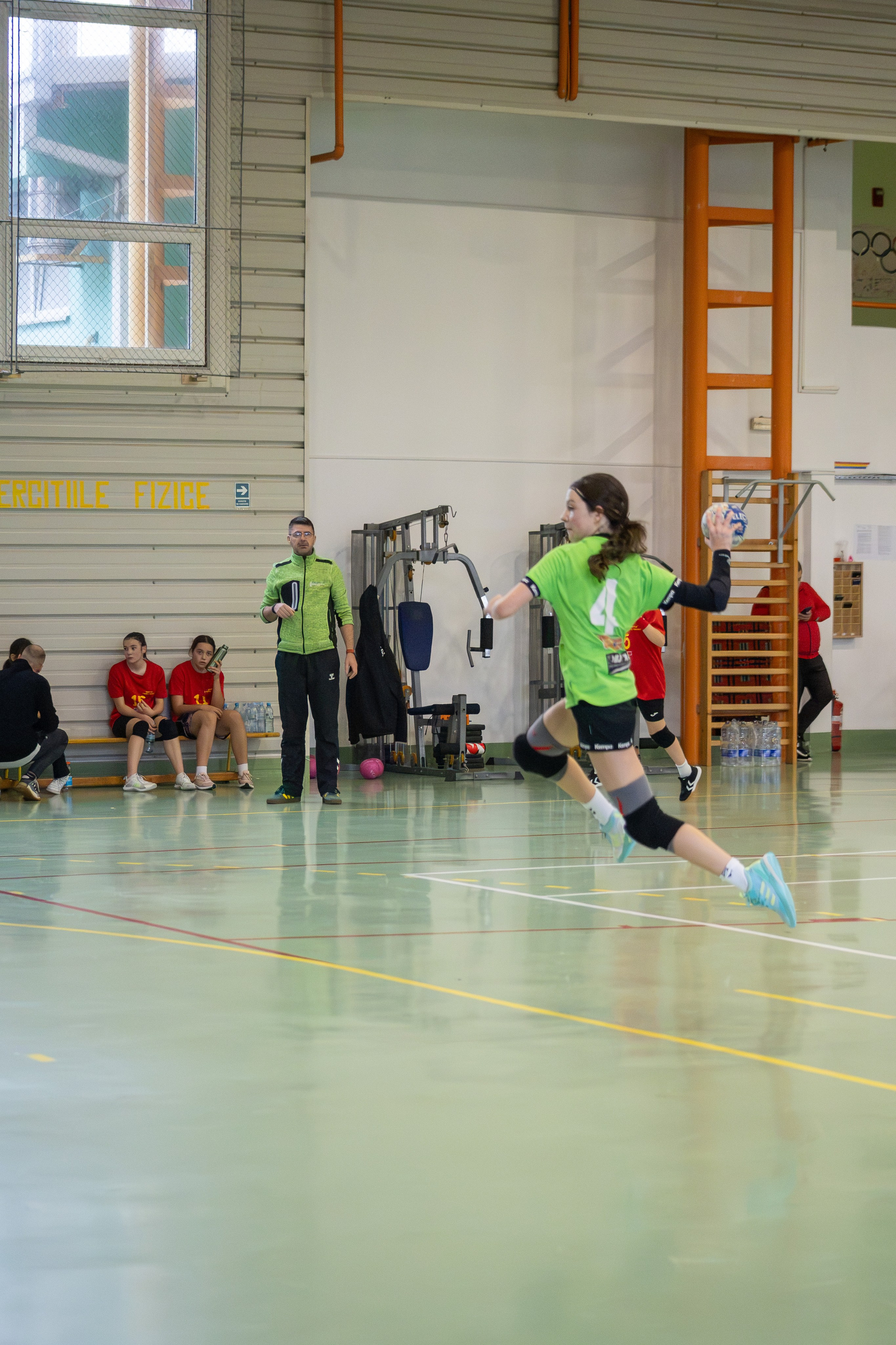 Meci handbal feminin U13 (J4) In memoriam Dantz Crisostom. Fotograf. Lucrez cu oameni, produse și spații. Portret și fotografie creativă. Bacău, România. Lidia Savinoiu