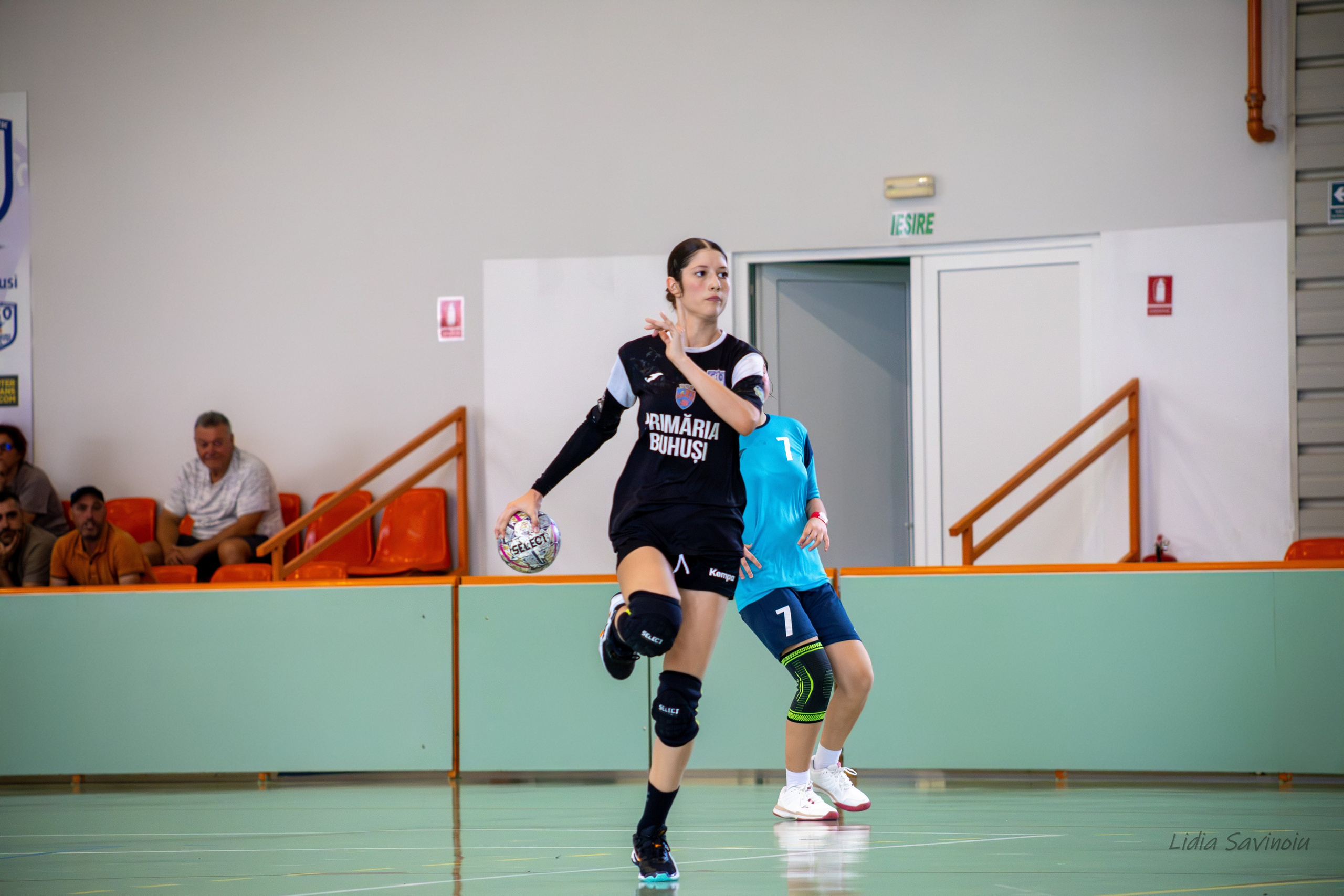Handbal feminin J2/U17. Fotograf. Lucrez cu oameni, produse și spații. Portret și fotografie creativă. Bacău, România. Lidia Savinoiu
