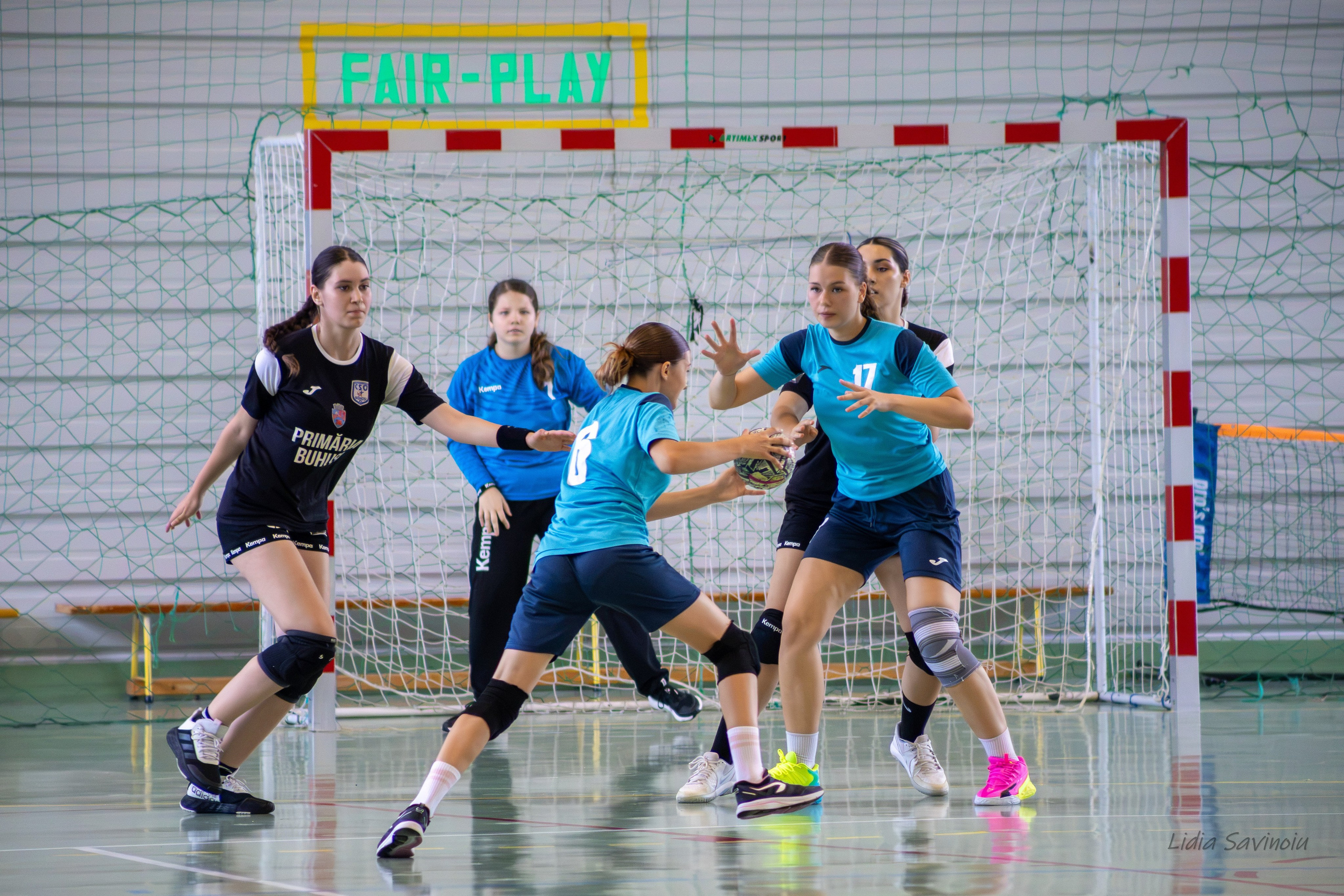 Handbal feminin J2/U17. Fotograf. Lucrez cu oameni, produse și spații. Portret și fotografie creativă. Bacău, România. Lidia Savinoiu
