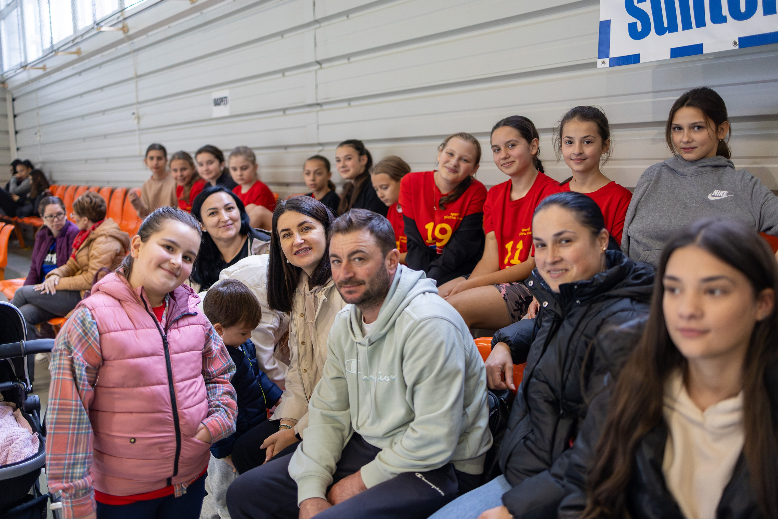 Meci handbal feminin U13 (J4) In memoriam Dantz Crisostom. Fotograf. Lucrez cu oameni, produse și spații. Portret și fotografie creativă. Bacău, România. Lidia Savinoiu