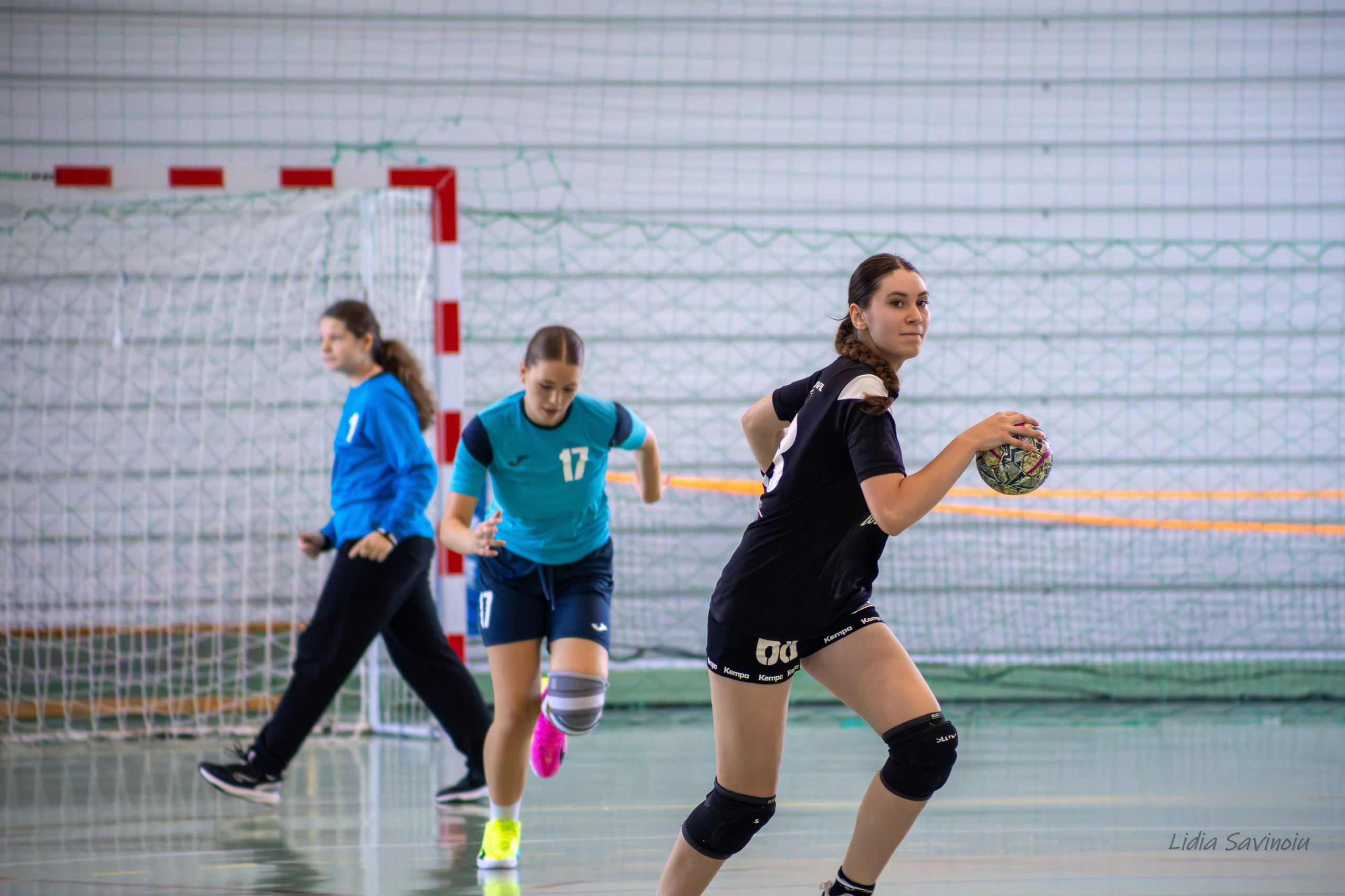Handbal feminin J2/U17. Fotograf. Lucrez cu oameni, produse și spații. Portret și fotografie creativă. Bacău, România. Lidia Savinoiu