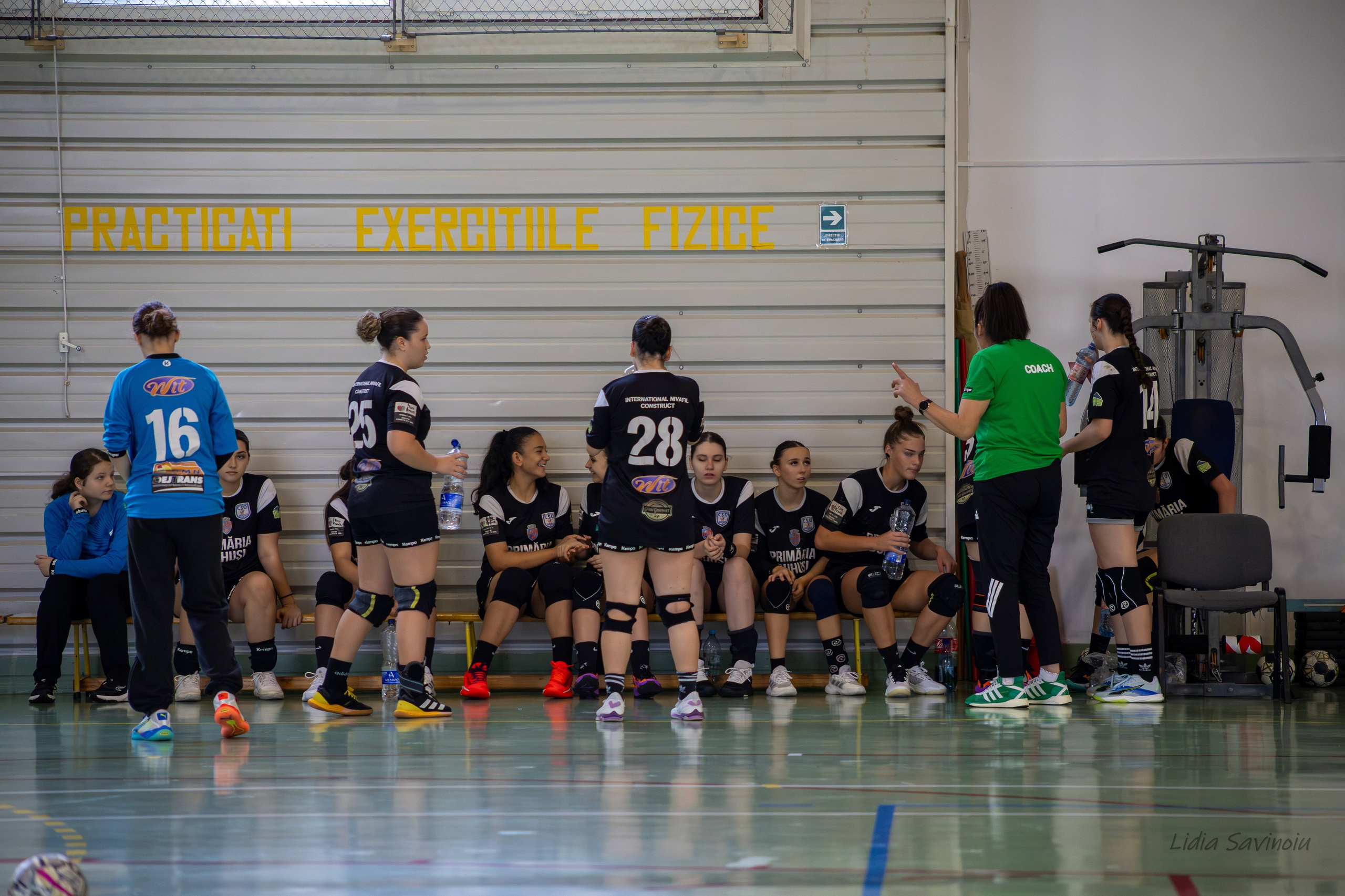 Handbal feminin J2/U17. Fotograf. Lucrez cu oameni, produse și spații. Portret și fotografie creativă. Bacău, România. Lidia Savinoiu