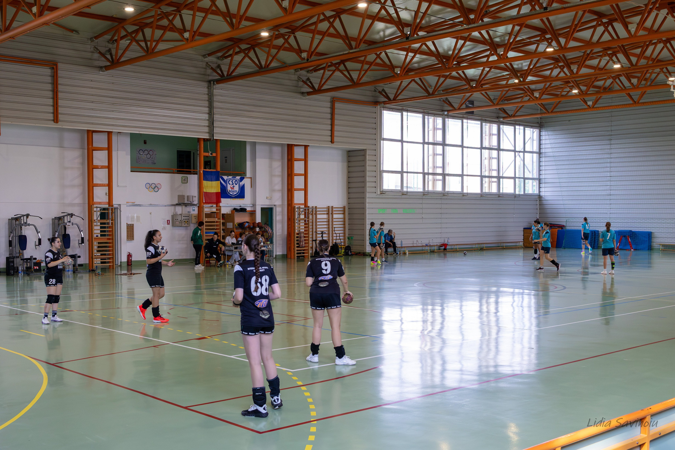 Handbal feminin J2/U17. Fotograf. Lucrez cu oameni, produse și spații. Portret și fotografie creativă. Bacău, România. Lidia Savinoiu