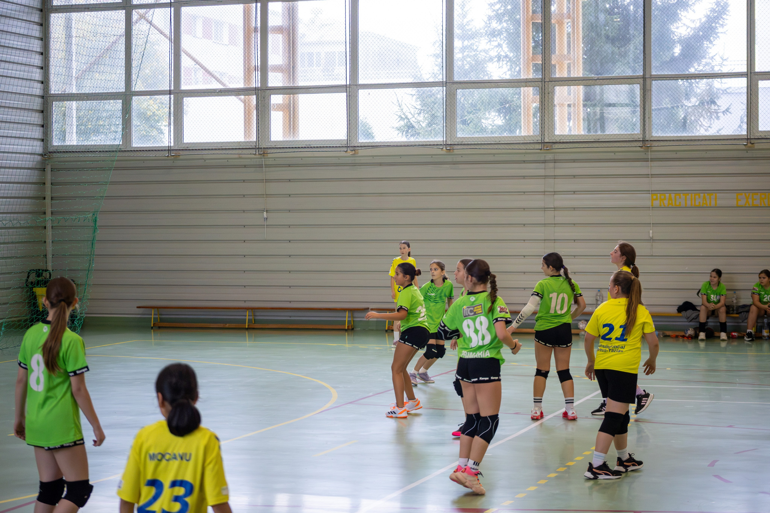 Meci handbal feminin U13 (J4) In memoriam Dantz Crisostom. Fotograf. Lucrez cu oameni, produse și spații. Portret și fotografie creativă. Bacău, România. Lidia Savinoiu