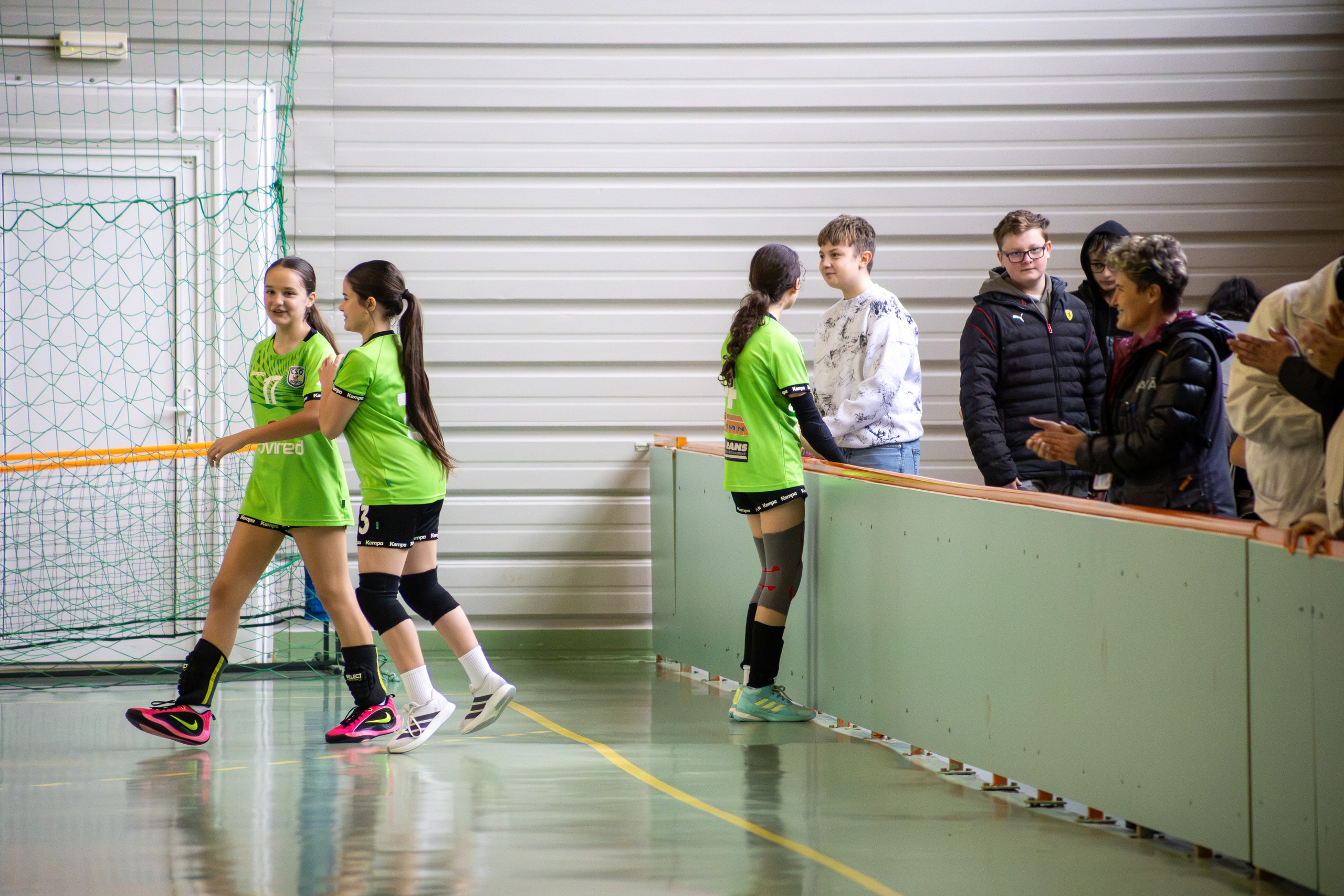 Meci handbal feminin U13 (J4) In memoriam Dantz Crisostom. Fotograf. Lucrez cu oameni, produse și spații. Portret și fotografie creativă. Bacău, România. Lidia Savinoiu