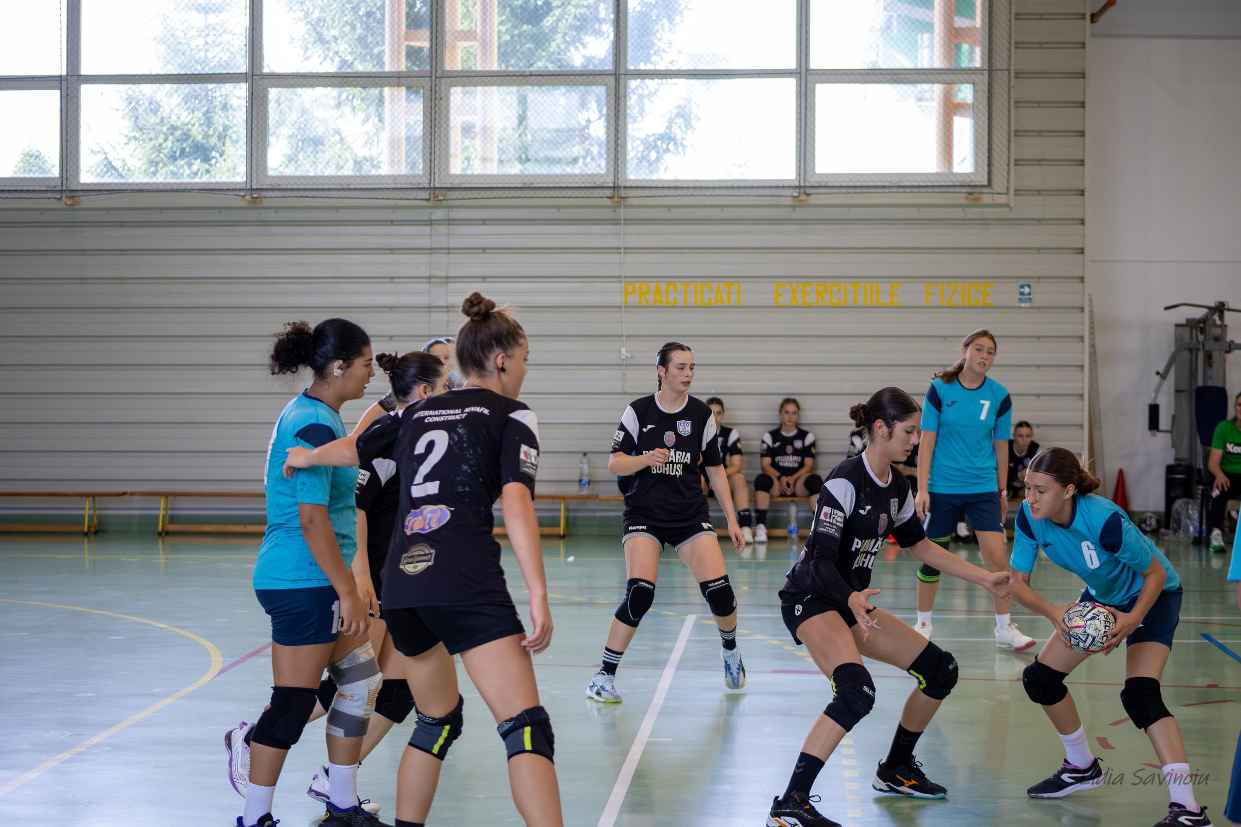 Handbal feminin J2/U17. Fotograf. Lucrez cu oameni, produse și spații. Portret și fotografie creativă. Bacău, România. Lidia Savinoiu