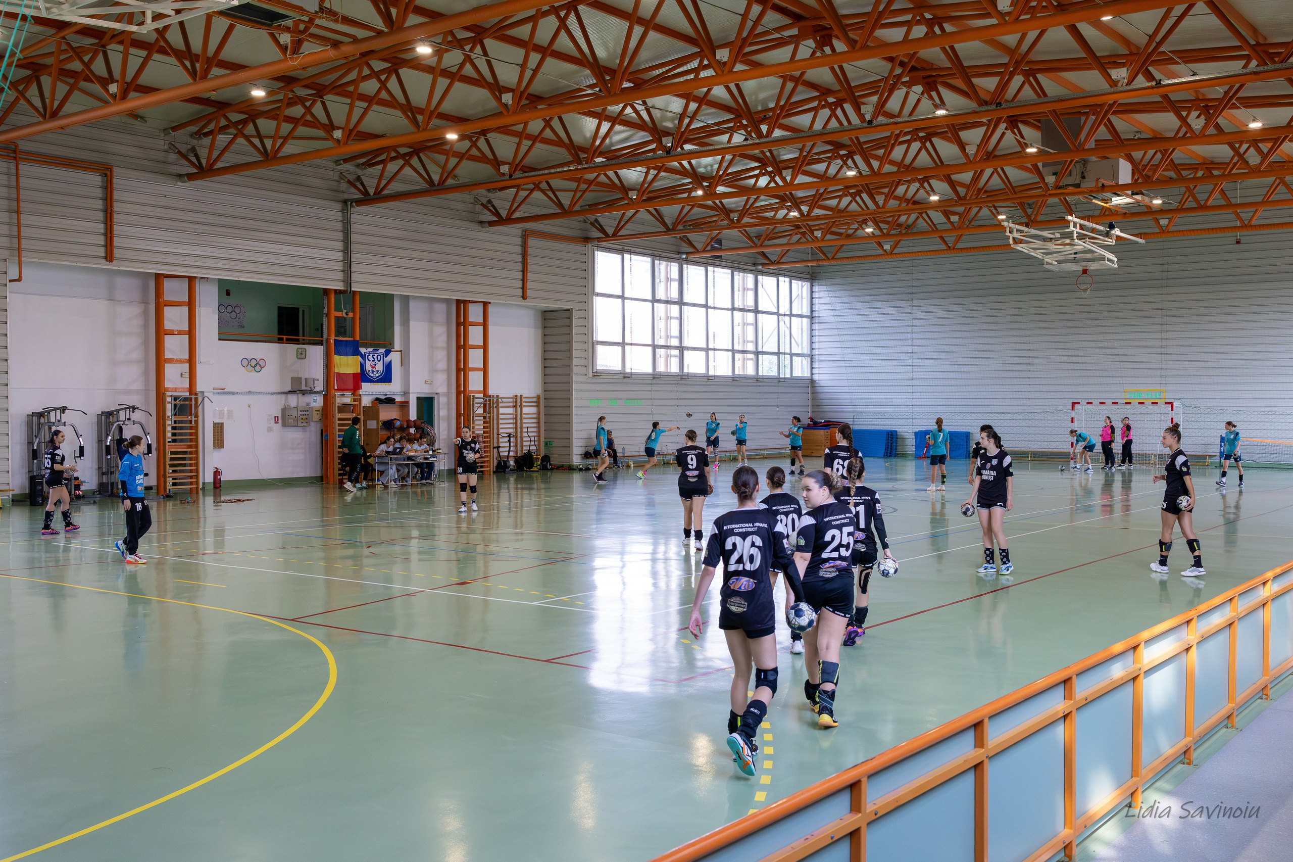 Handbal feminin J2/U17. Fotograf. Lucrez cu oameni, produse și spații. Portret și fotografie creativă. Bacău, România. Lidia Savinoiu
