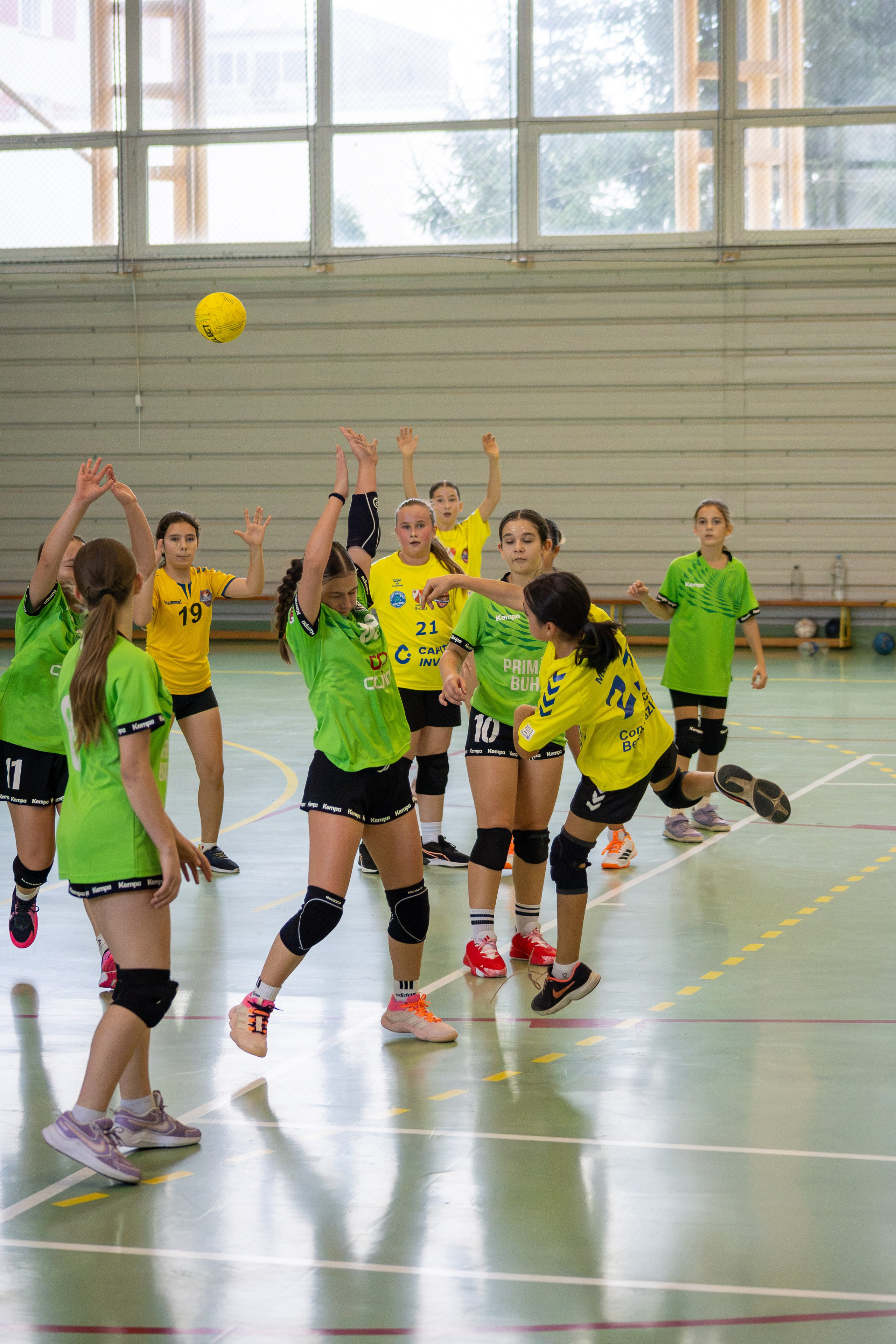 Meci handbal feminin U13 (J4) In memoriam Dantz Crisostom. Fotograf. Lucrez cu oameni, produse și spații. Portret și fotografie creativă. Bacău, România. Lidia Savinoiu