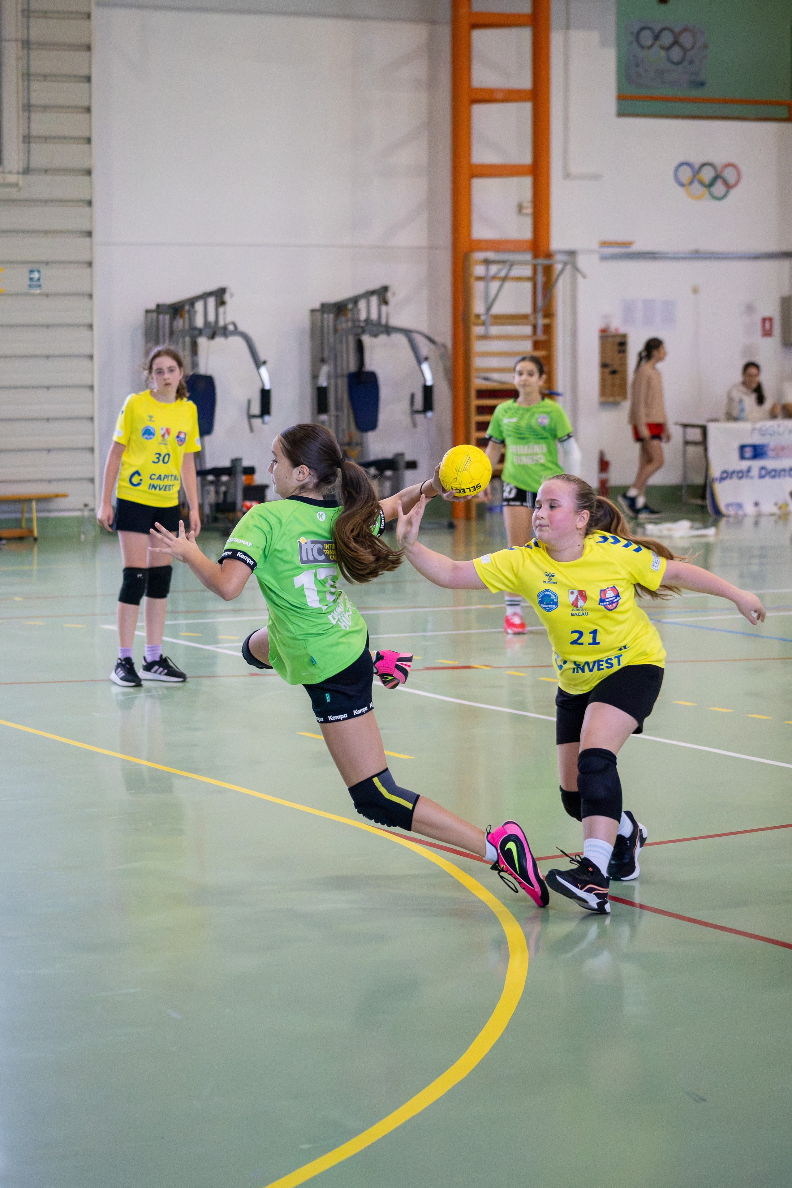 Meci handbal feminin U13 (J4) In memoriam Dantz Crisostom. Fotograf. Lucrez cu oameni, produse și spații. Portret și fotografie creativă. Bacău, România. Lidia Savinoiu