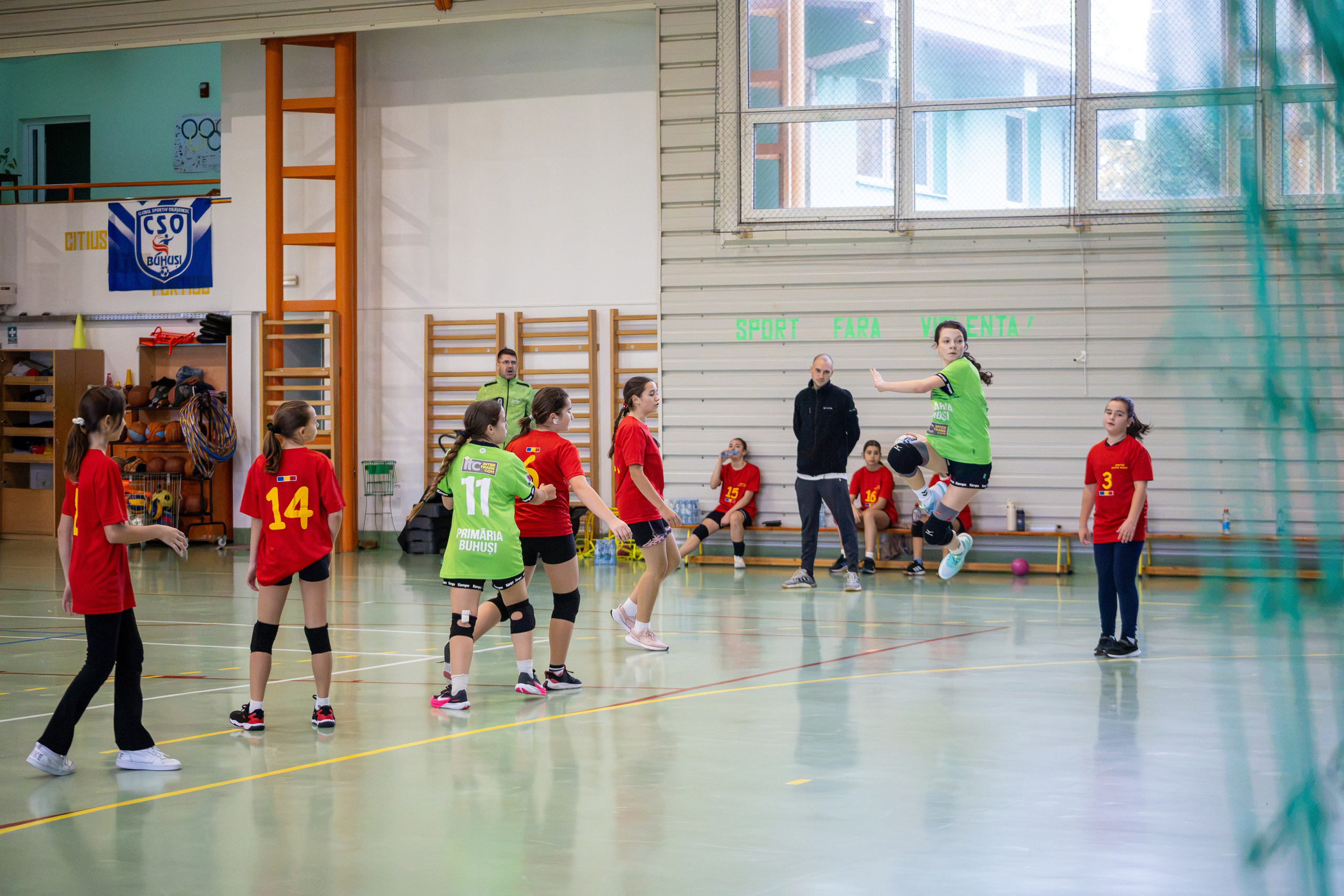 Meci handbal feminin U13 (J4) In memoriam Dantz Crisostom. Fotograf. Lucrez cu oameni, produse și spații. Portret și fotografie creativă. Bacău, România. Lidia Savinoiu