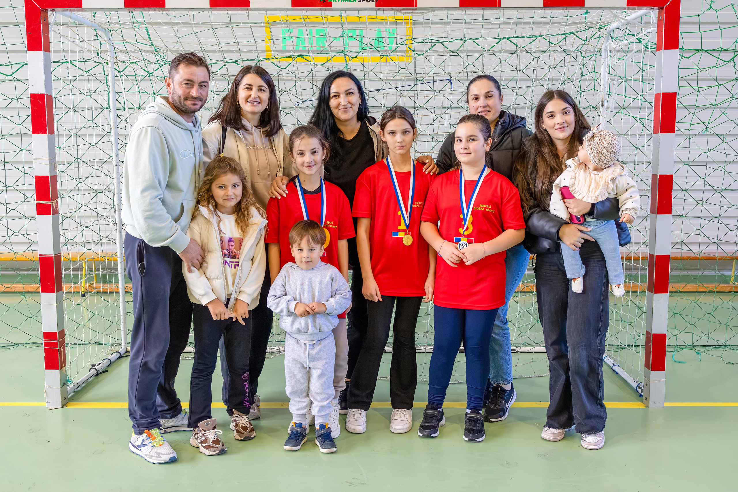 Meci handbal feminin U13 (J4) In memoriam Dantz Crisostom. Fotograf. Lucrez cu oameni, produse și spații. Portret și fotografie creativă. Bacău, România. Lidia Savinoiu