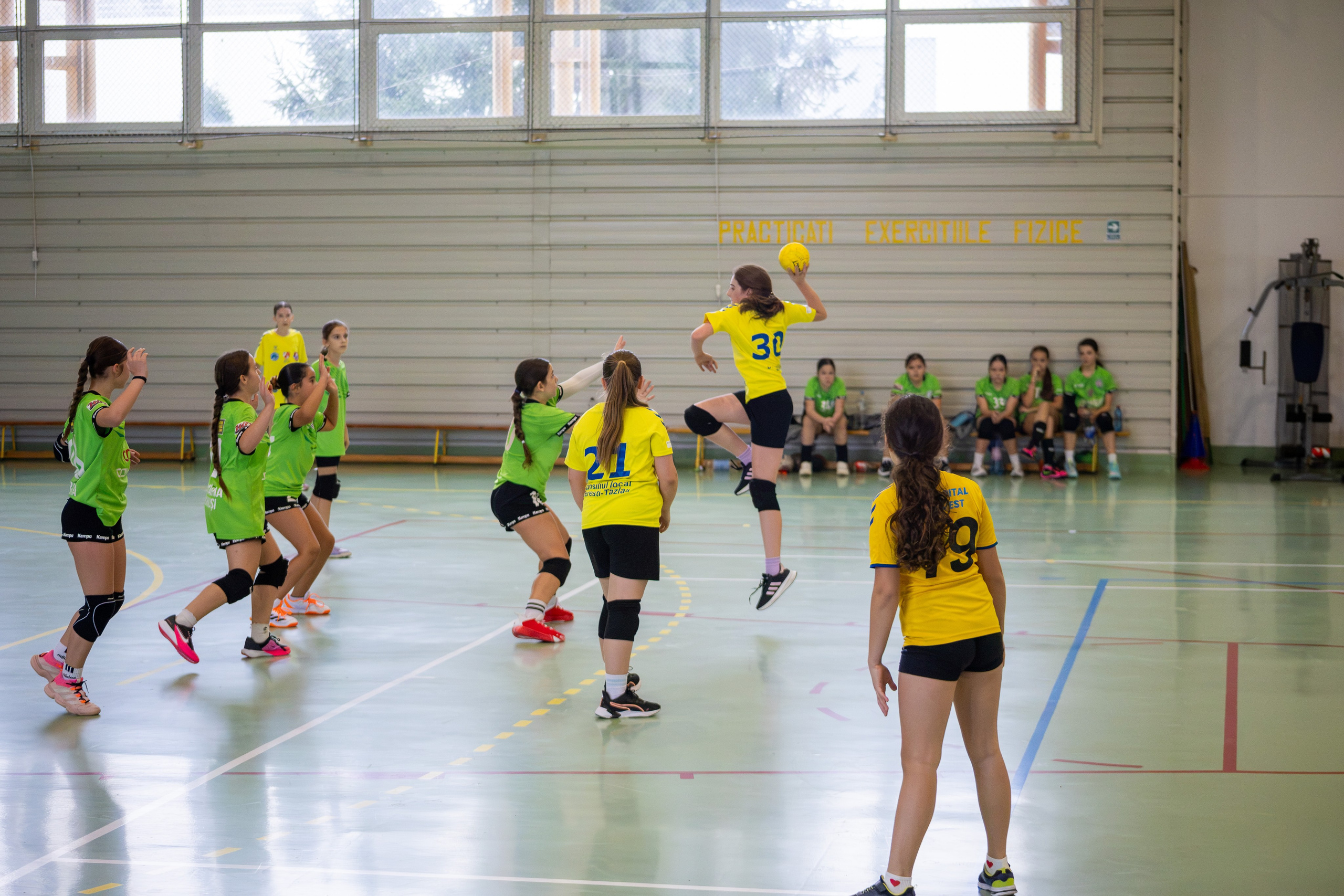 Meci handbal feminin U13 (J4) In memoriam Dantz Crisostom. Fotograf. Lucrez cu oameni, produse și spații. Portret și fotografie creativă. Bacău, România. Lidia Savinoiu