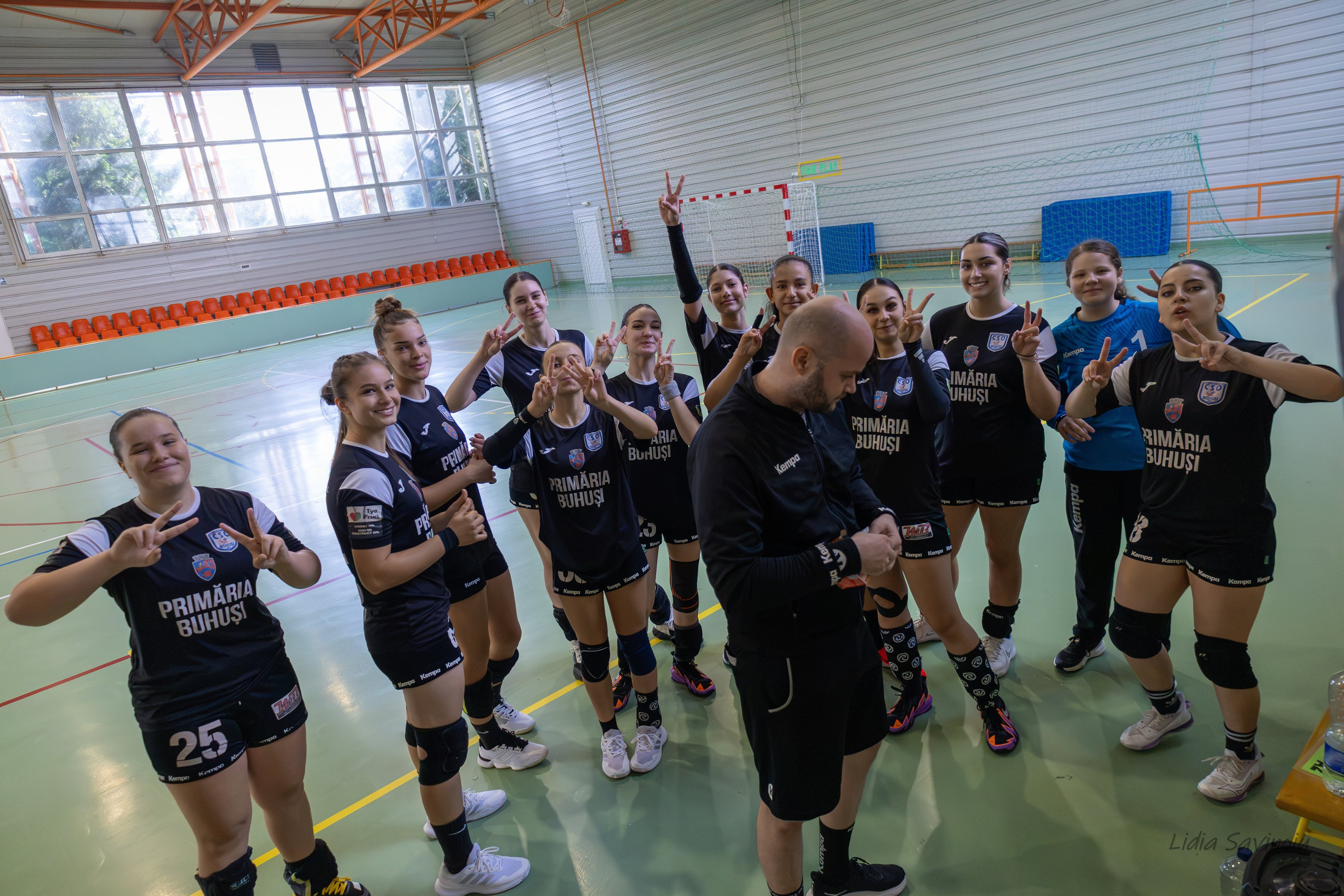 Handbal feminin J2/U17. Fotograf. Lucrez cu oameni, produse și spații. Portret și fotografie creativă. Bacău, România. Lidia Savinoiu