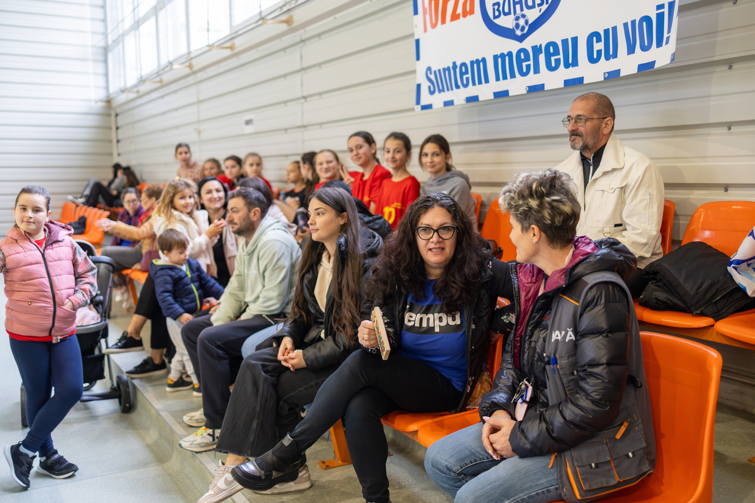 Meci handbal feminin U13 (J4) In memoriam Dantz Crisostom. Fotograf. Lucrez cu oameni, produse și spații. Portret și fotografie creativă. Bacău, România. Lidia Savinoiu