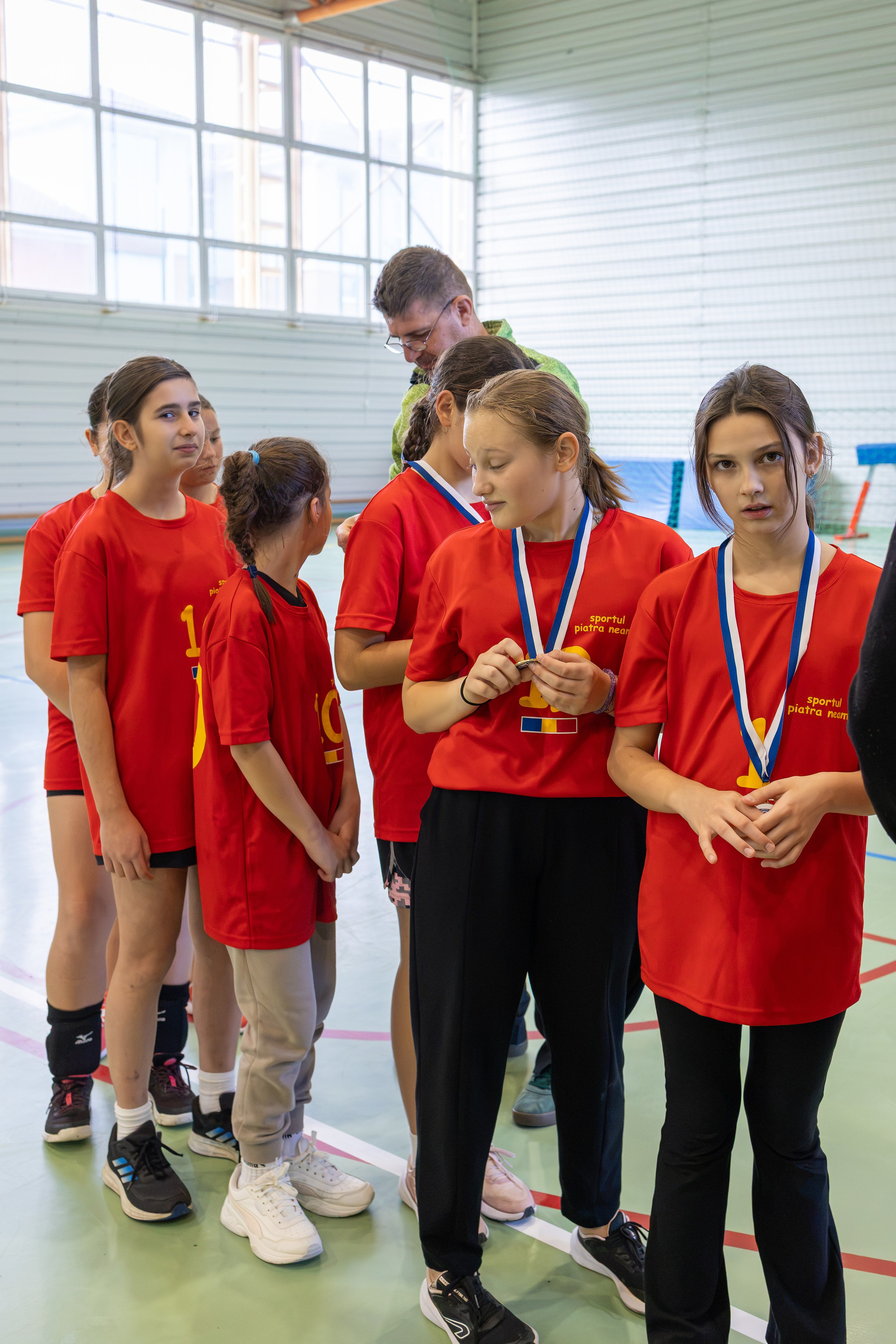 Meci handbal feminin U13 (J4) In memoriam Dantz Crisostom. Fotograf. Lucrez cu oameni, produse și spații. Portret și fotografie creativă. Bacău, România. Lidia Savinoiu