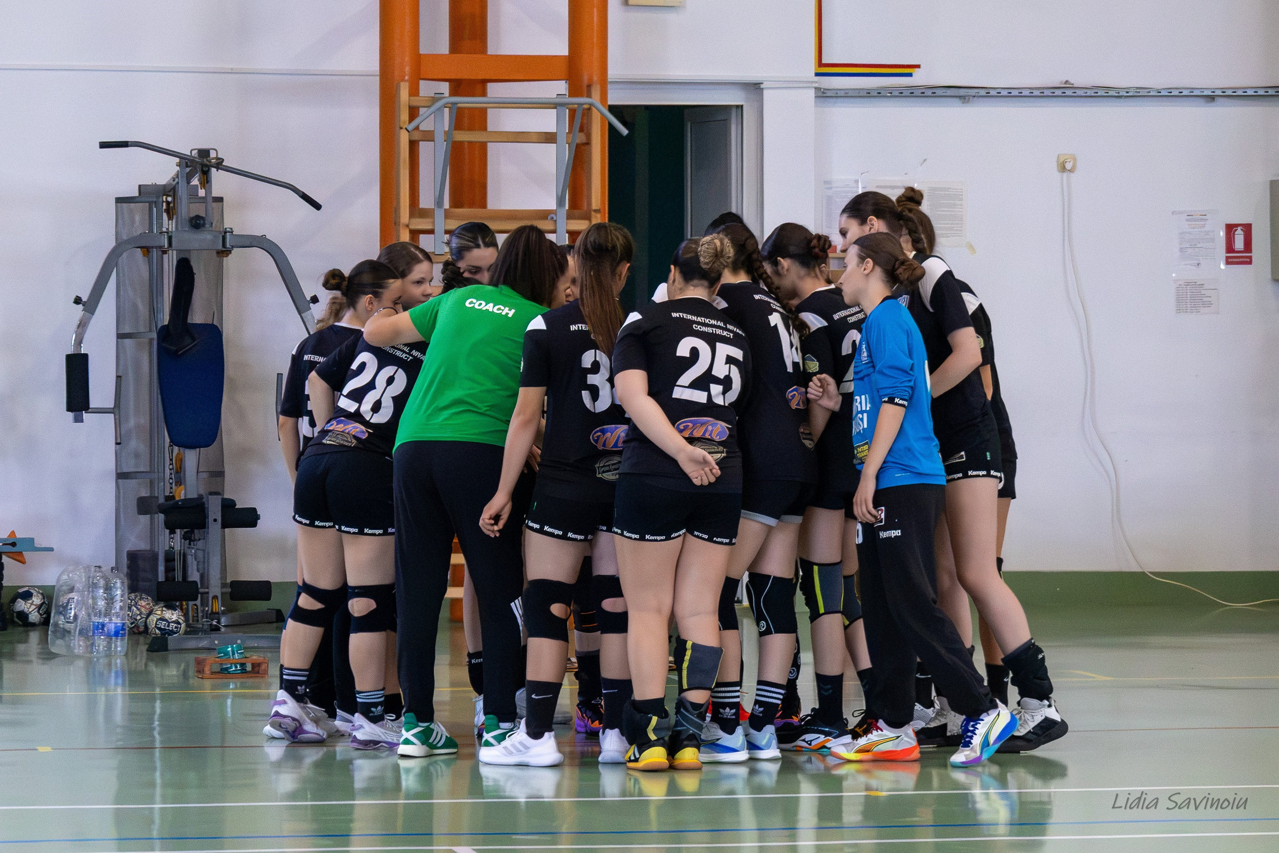 Handbal feminin J2/U17. Fotograf. Lucrez cu oameni, produse și spații. Portret și fotografie creativă. Bacău, România. Lidia Savinoiu