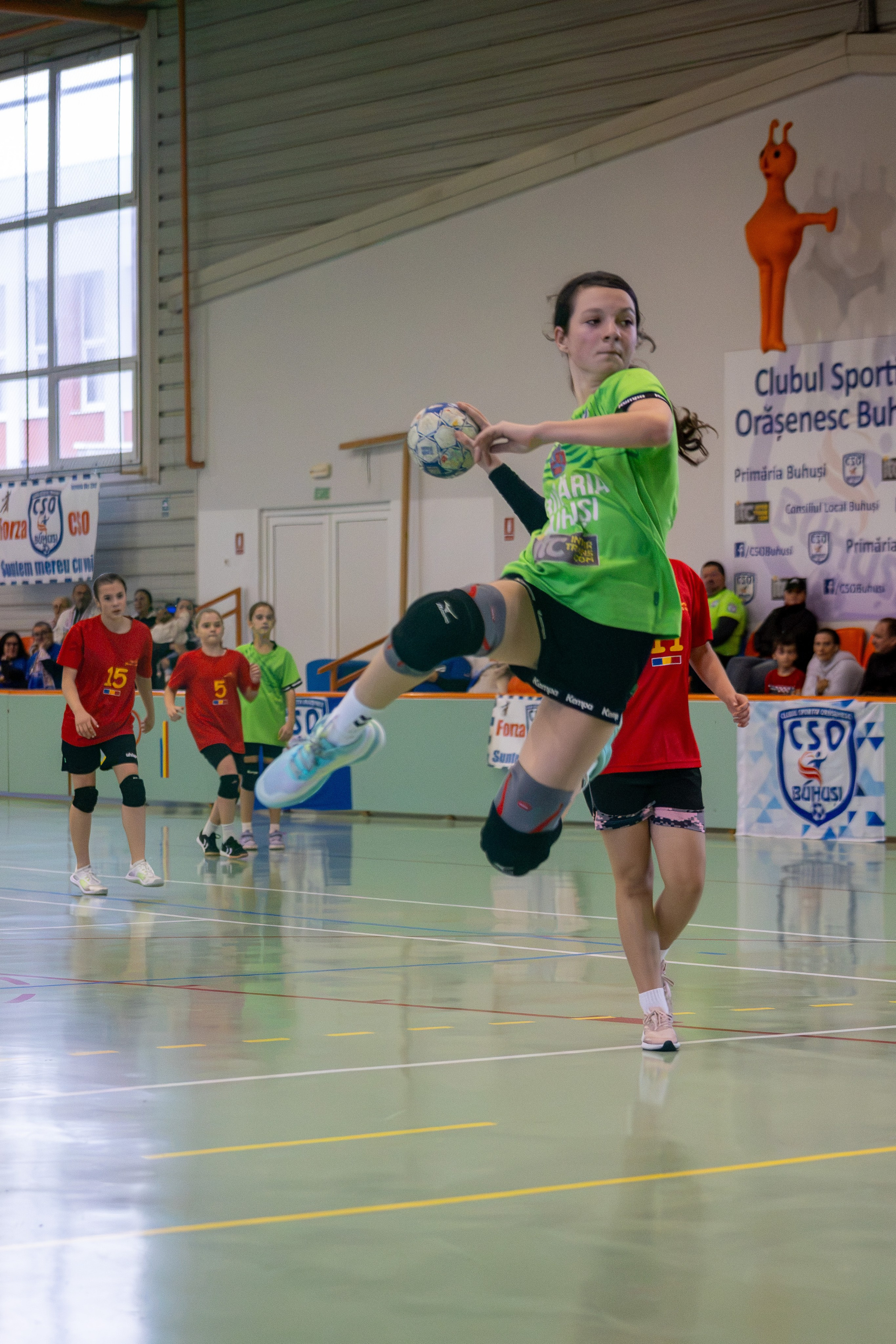Meci handbal feminin U13 (J4) In memoriam Dantz Crisostom. Fotograf. Lucrez cu oameni, produse și spații. Portret și fotografie creativă. Bacău, România. Lidia Savinoiu