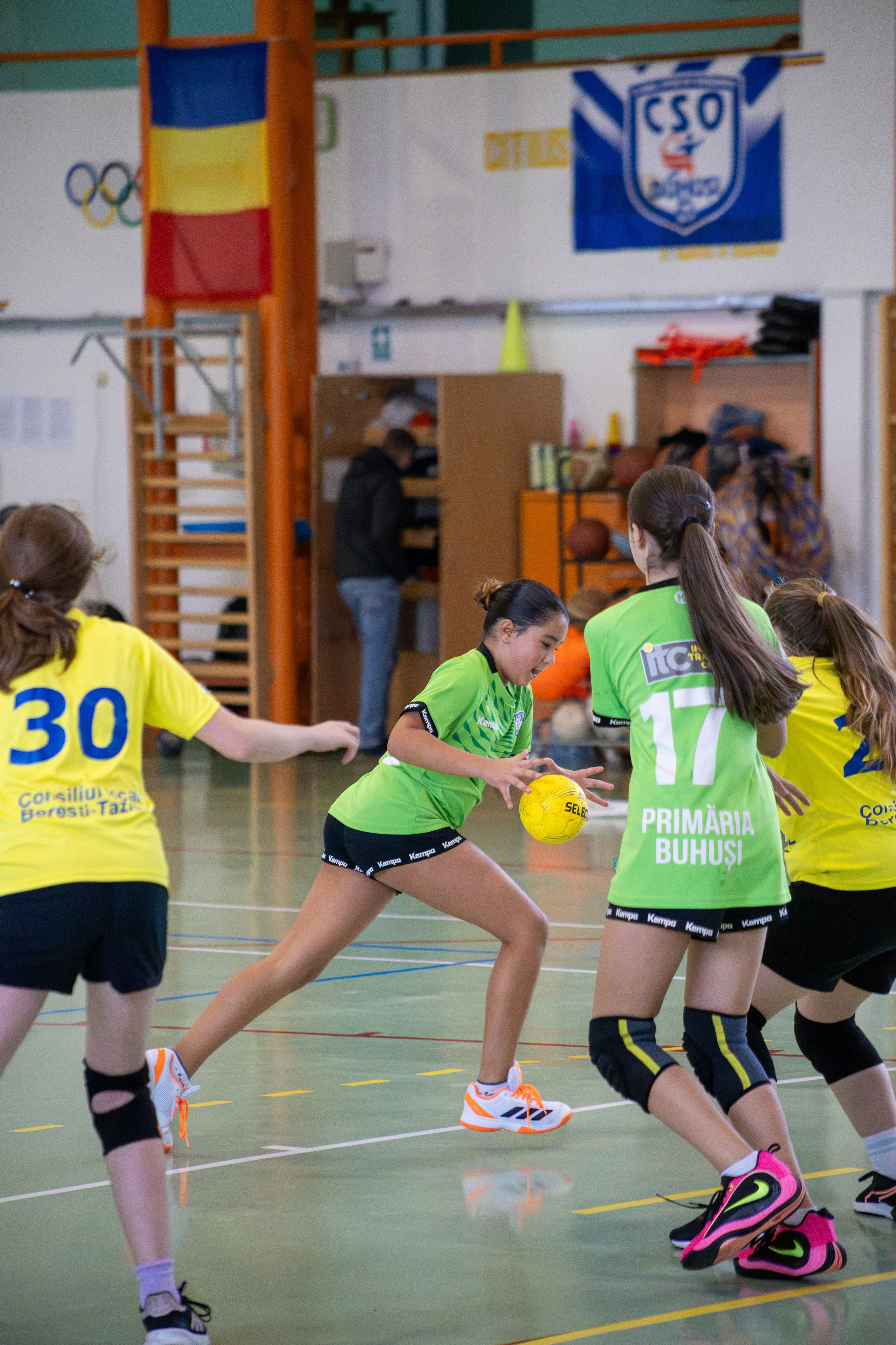 Meci handbal feminin U13 (J4) In memoriam Dantz Crisostom. Fotograf. Lucrez cu oameni, produse și spații. Portret și fotografie creativă. Bacău, România. Lidia Savinoiu