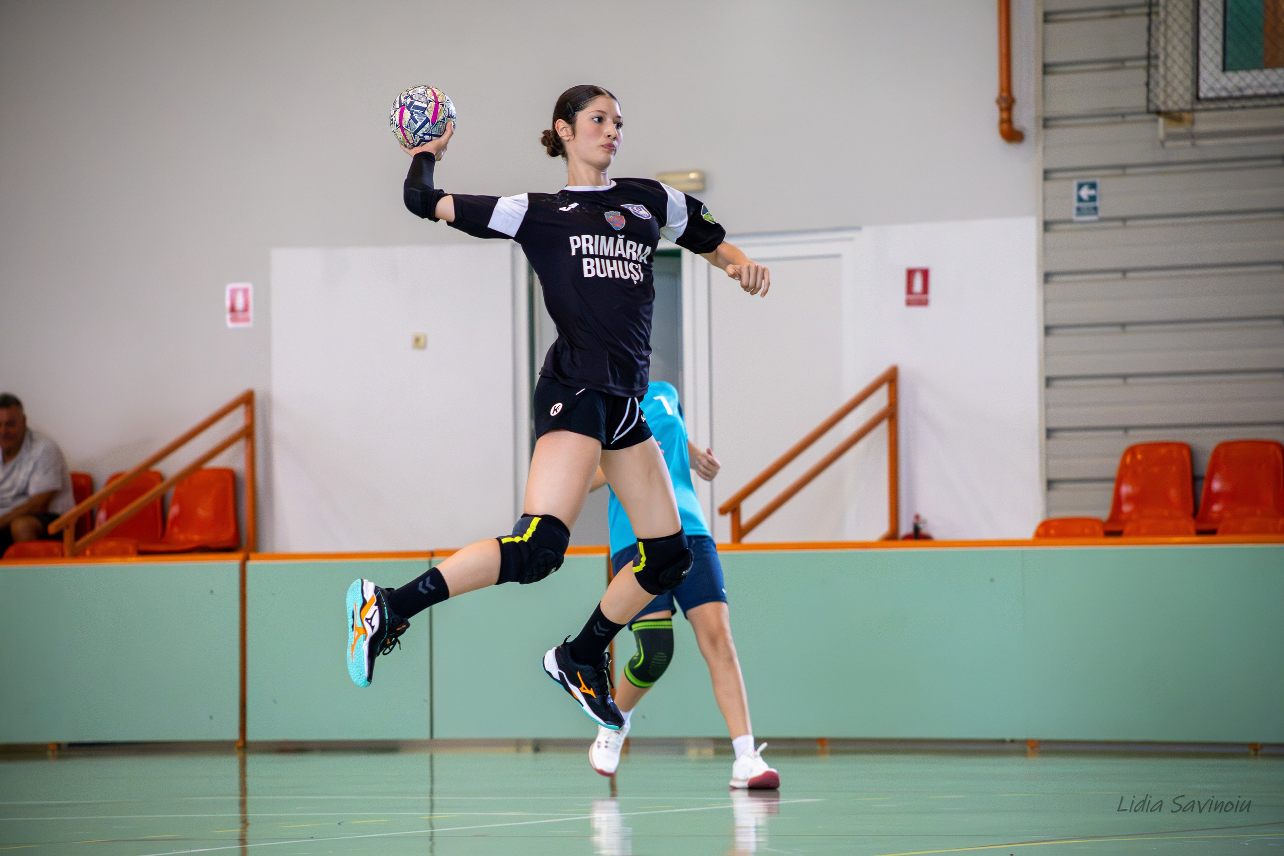 Handbal feminin J2/U17. Fotograf. Lucrez cu oameni, produse și spații. Portret și fotografie creativă. Bacău, România. Lidia Savinoiu
