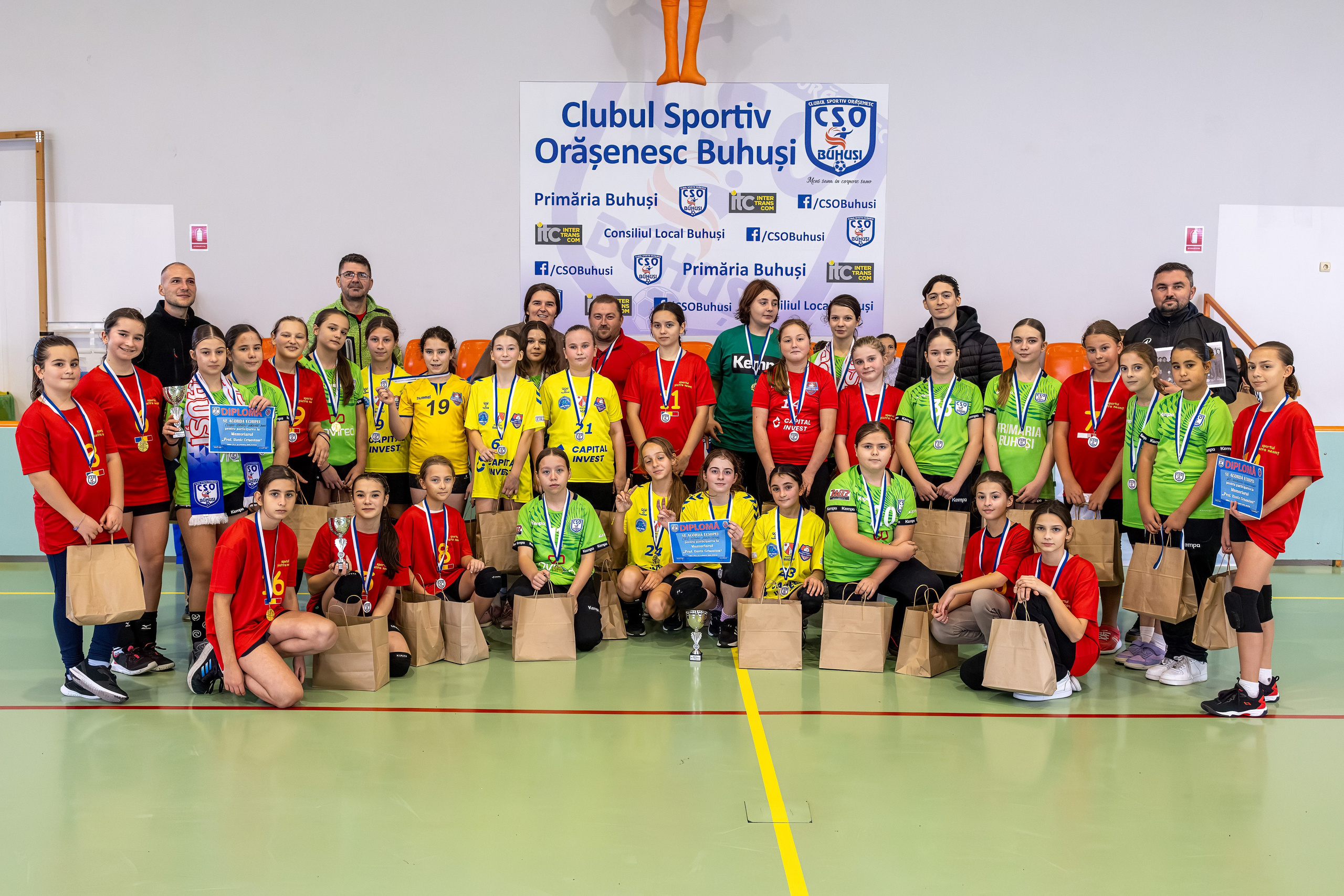 Meci handbal feminin U13 (J4) In memoriam Dantz Crisostom. Fotograf. Lucrez cu oameni, produse și spații. Portret și fotografie creativă. Bacău, România. Lidia Savinoiu