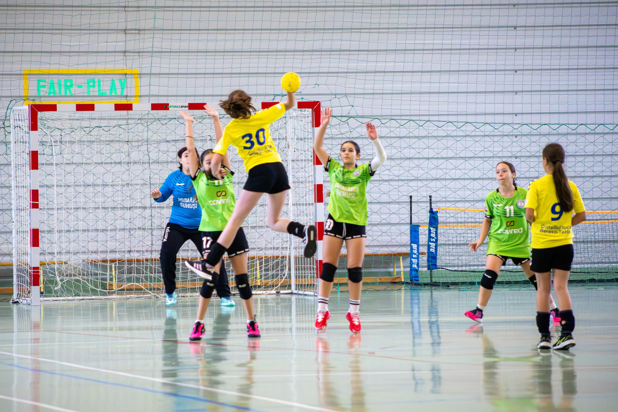 Meci handbal feminin U13 (J4) In memoriam Dantz Crisostom. Fotograf. Lucrez cu oameni, produse și spații. Portret și fotografie creativă. Bacău, România. Lidia Savinoiu