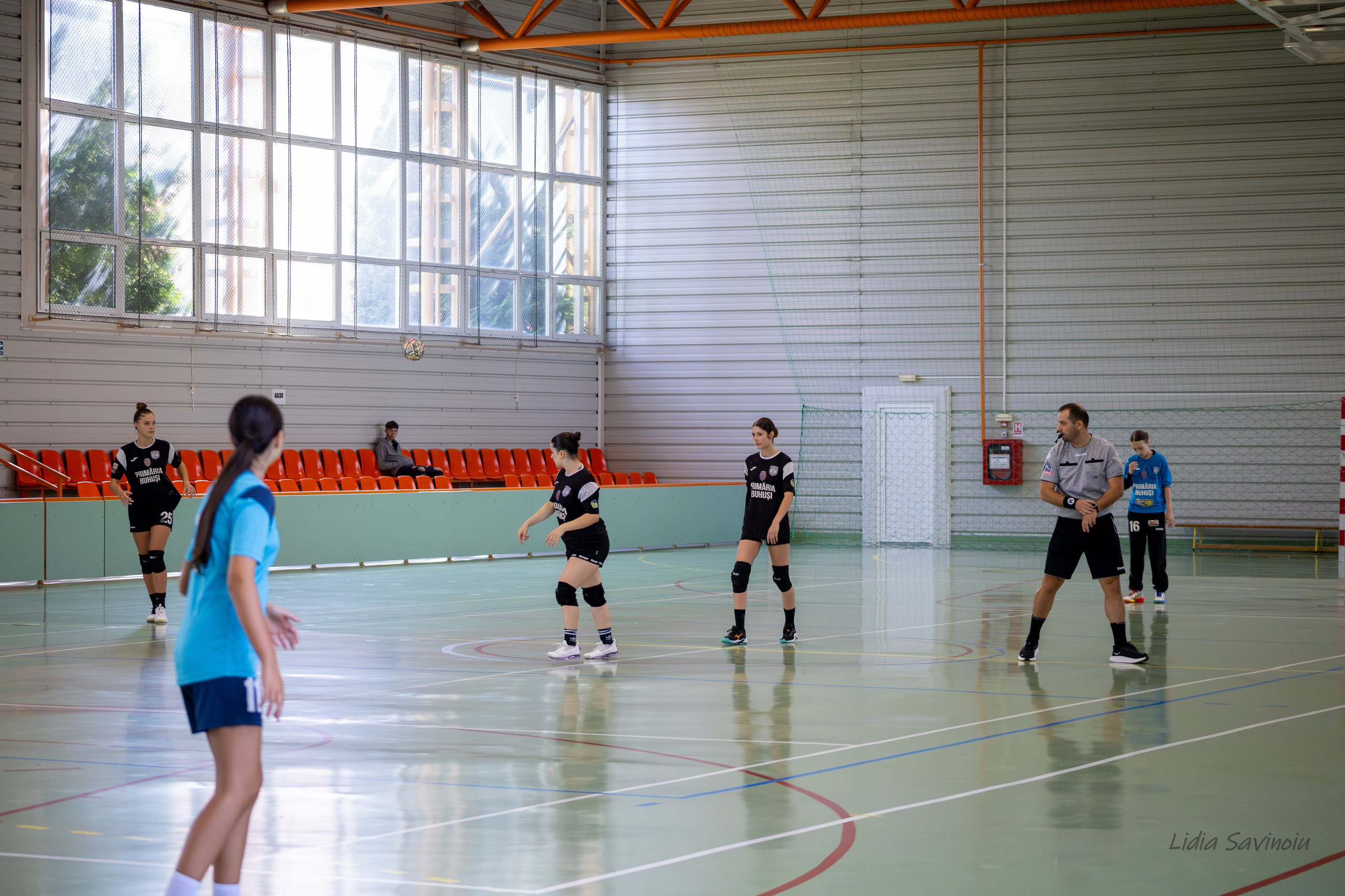 Handbal feminin J2/U17. Fotograf. Lucrez cu oameni, produse și spații. Portret și fotografie creativă. Bacău, România. Lidia Savinoiu