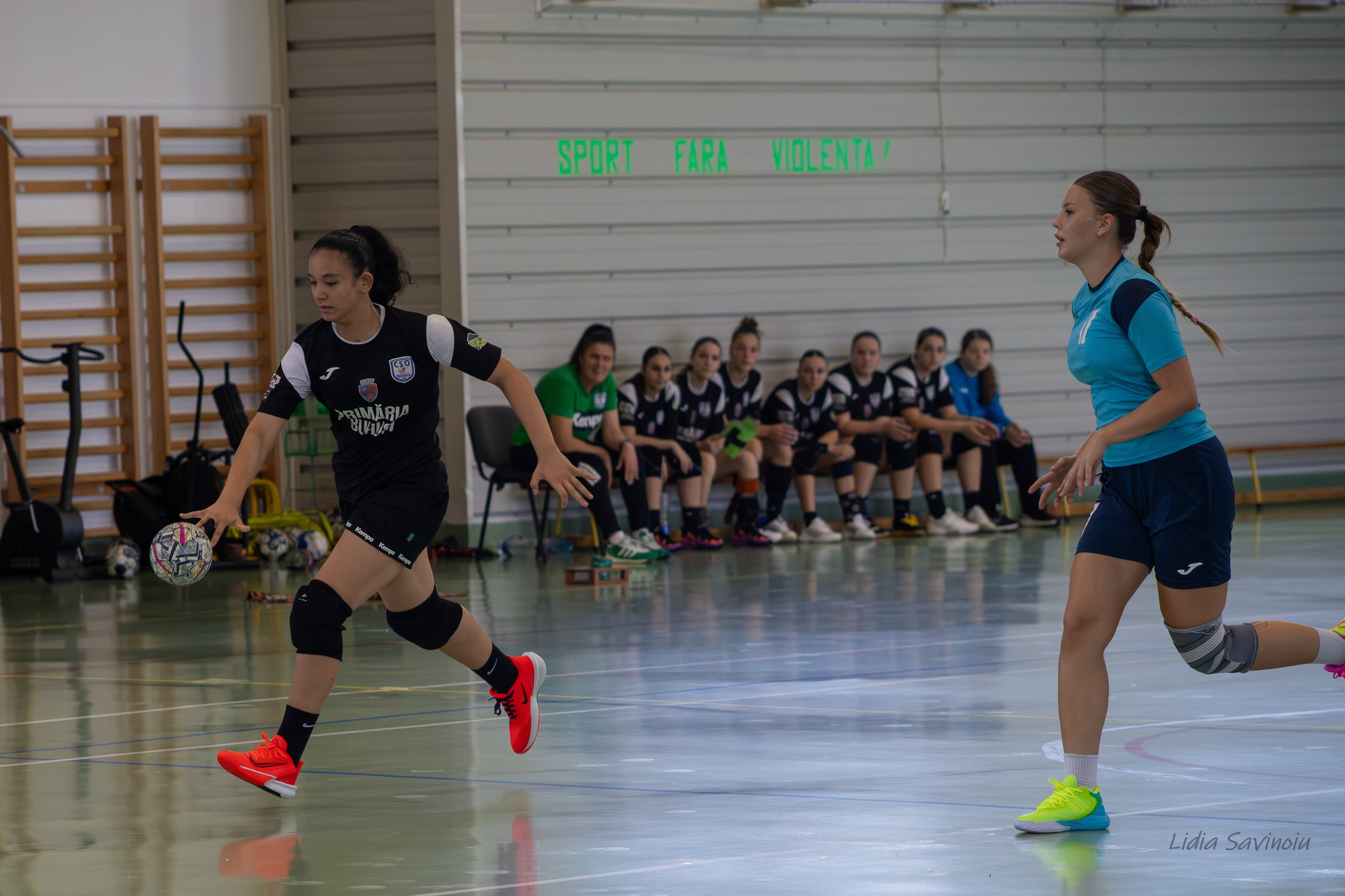 Handbal feminin J2/U17. Fotograf. Lucrez cu oameni, produse și spații. Portret și fotografie creativă. Bacău, România. Lidia Savinoiu