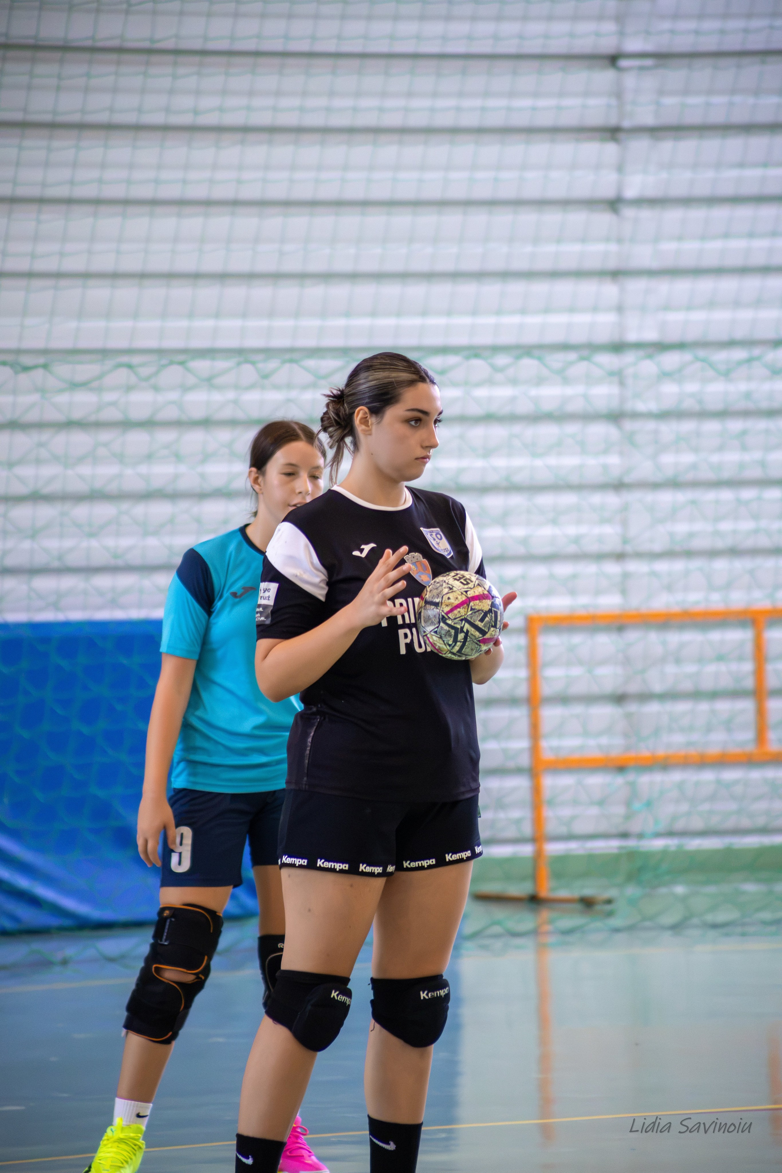 Handbal feminin J2/U17. Fotograf. Lucrez cu oameni, produse și spații. Portret și fotografie creativă. Bacău, România. Lidia Savinoiu