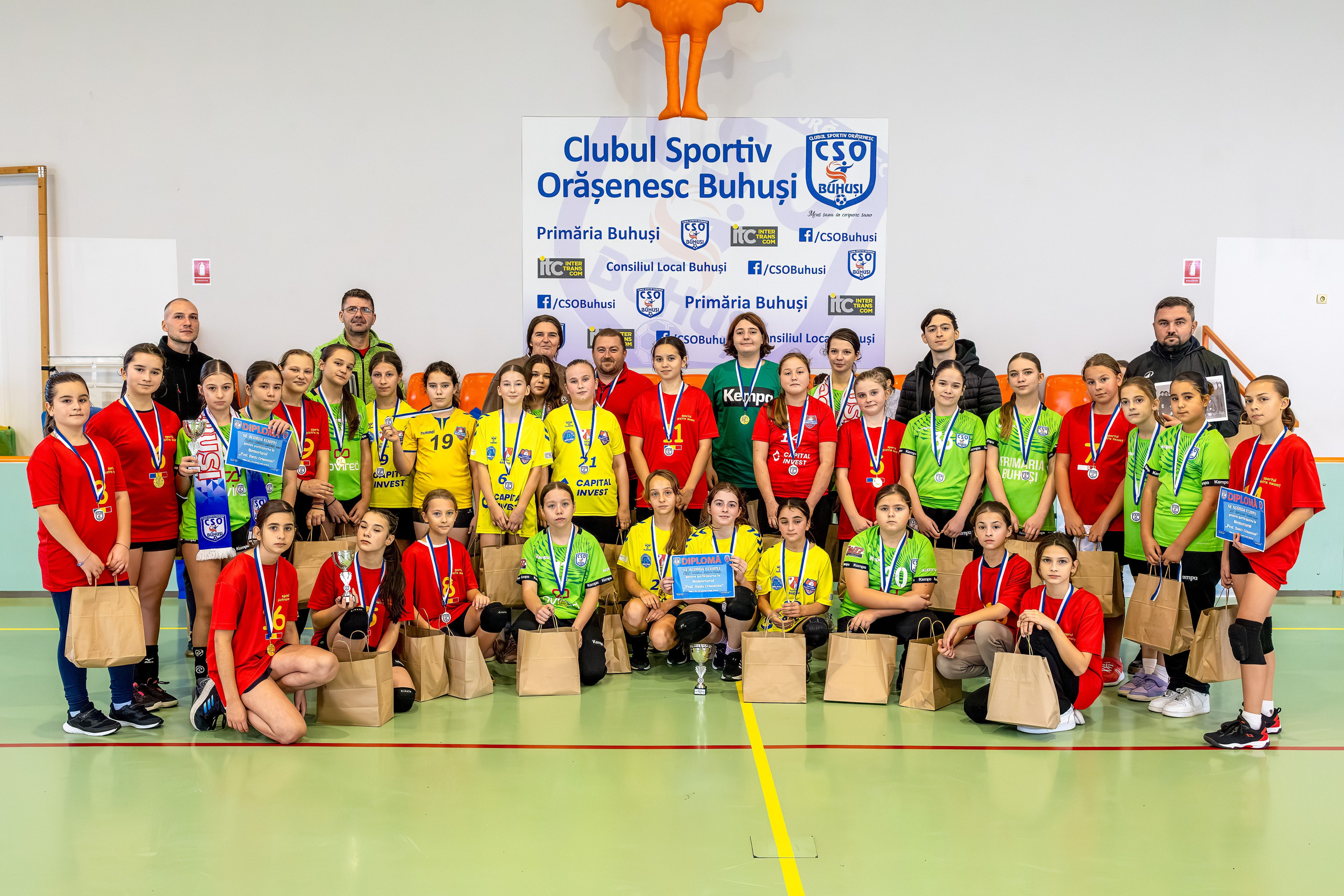 Meci handbal feminin U13 (J4) In memoriam Dantz Crisostom. Fotograf. Lucrez cu oameni, produse și spații. Portret și fotografie creativă. Bacău, România. Lidia Savinoiu