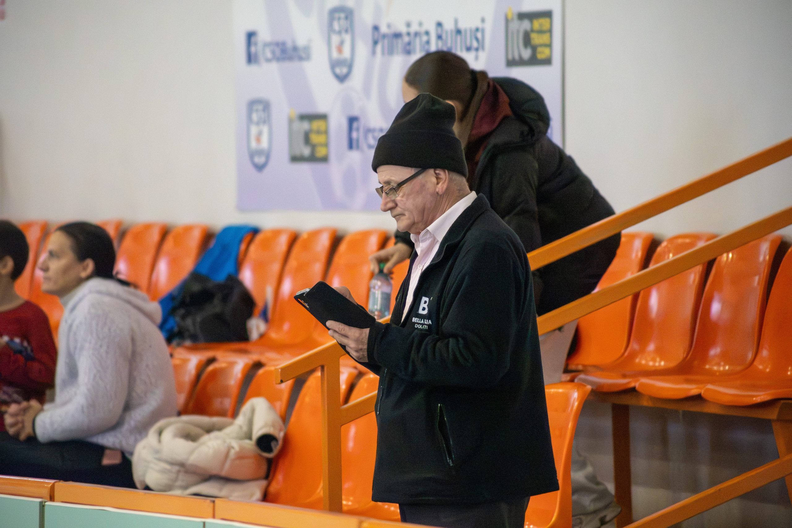 Meci handbal feminin U13 (J4) In memoriam Dantz Crisostom. Fotograf. Lucrez cu oameni, produse și spații. Portret și fotografie creativă. Bacău, România. Lidia Savinoiu