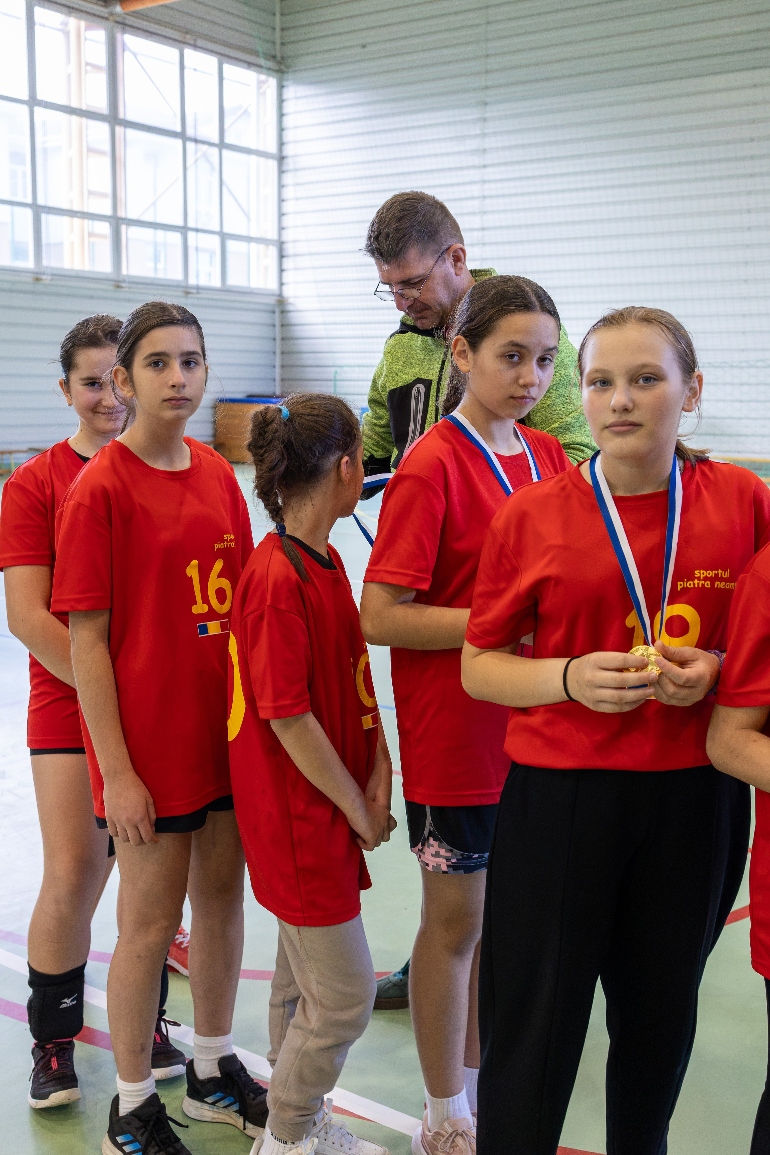 Meci handbal feminin U13 (J4) In memoriam Dantz Crisostom. Fotograf. Lucrez cu oameni, produse și spații. Portret și fotografie creativă. Bacău, România. Lidia Savinoiu