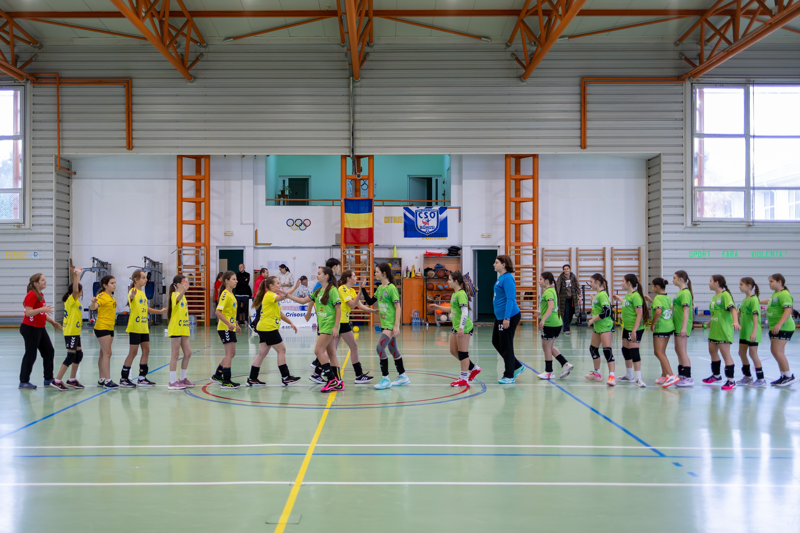 Meci handbal feminin U13 (J4) In memoriam Dantz Crisostom. Fotograf. Lucrez cu oameni, produse și spații. Portret și fotografie creativă. Bacău, România. Lidia Savinoiu