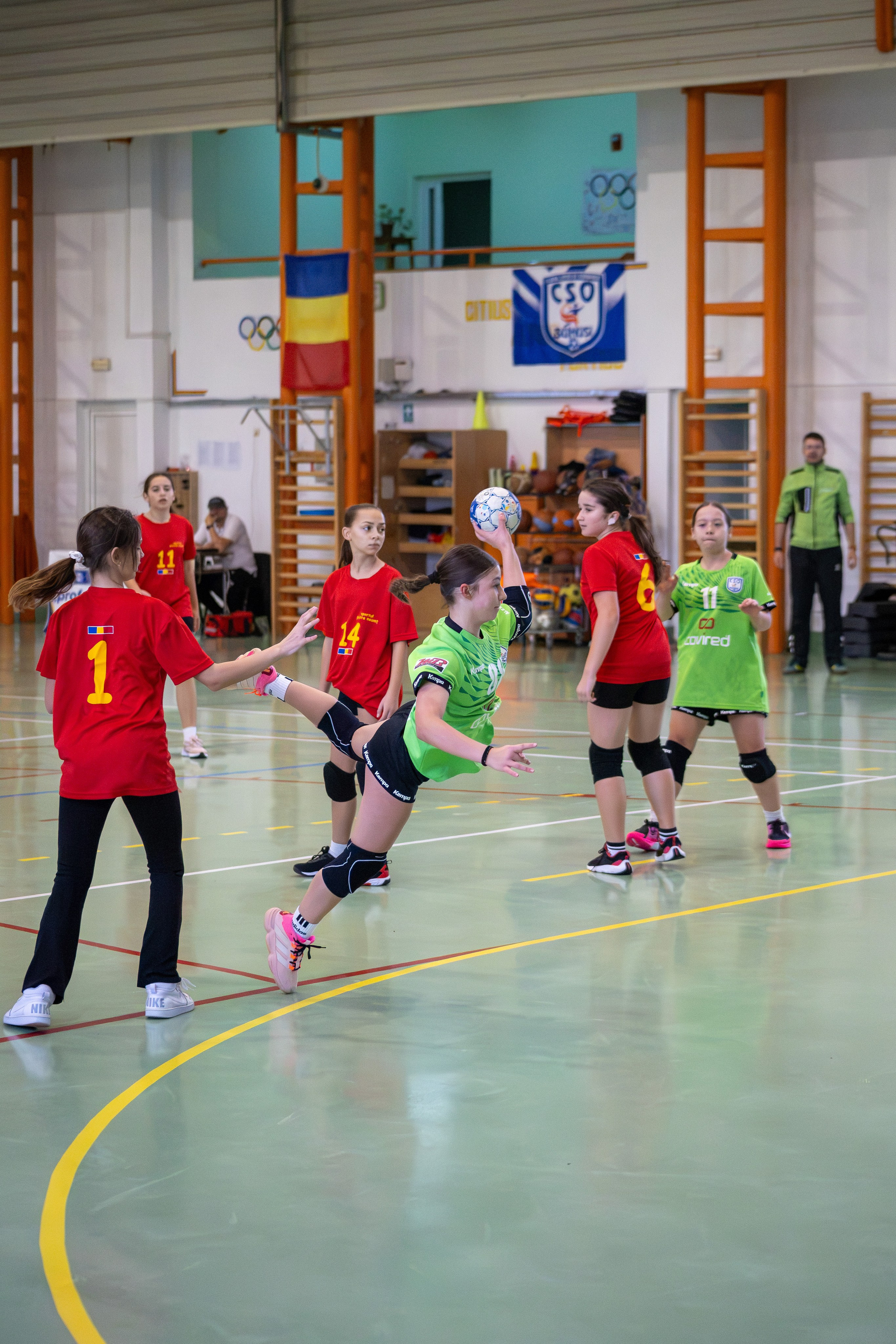 Meci handbal feminin U13 (J4) In memoriam Dantz Crisostom. Fotograf. Lucrez cu oameni, produse și spații. Portret și fotografie creativă. Bacău, România. Lidia Savinoiu