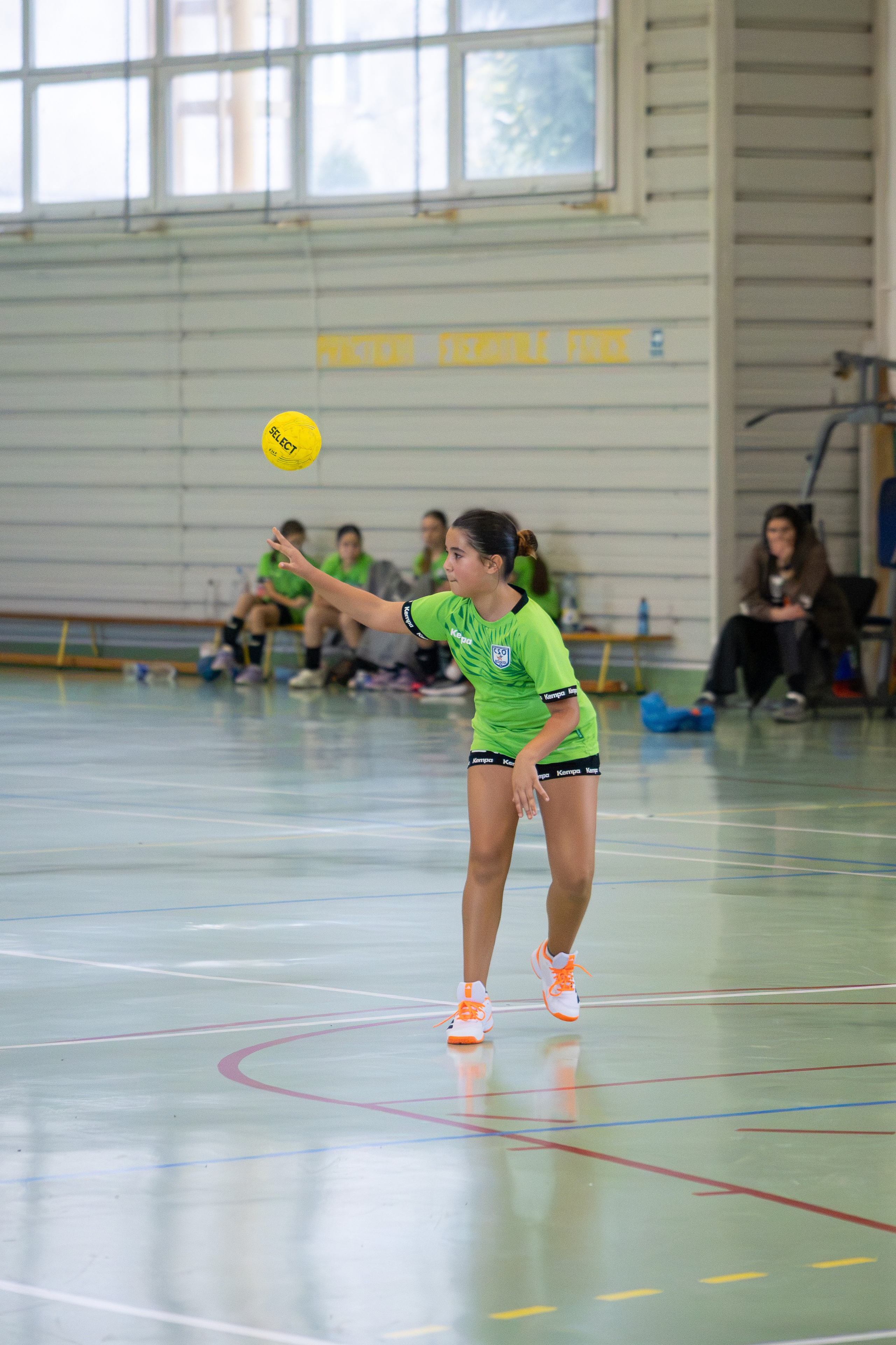 Meci handbal feminin U13 (J4) In memoriam Dantz Crisostom. Fotograf. Lucrez cu oameni, produse și spații. Portret și fotografie creativă. Bacău, România. Lidia Savinoiu