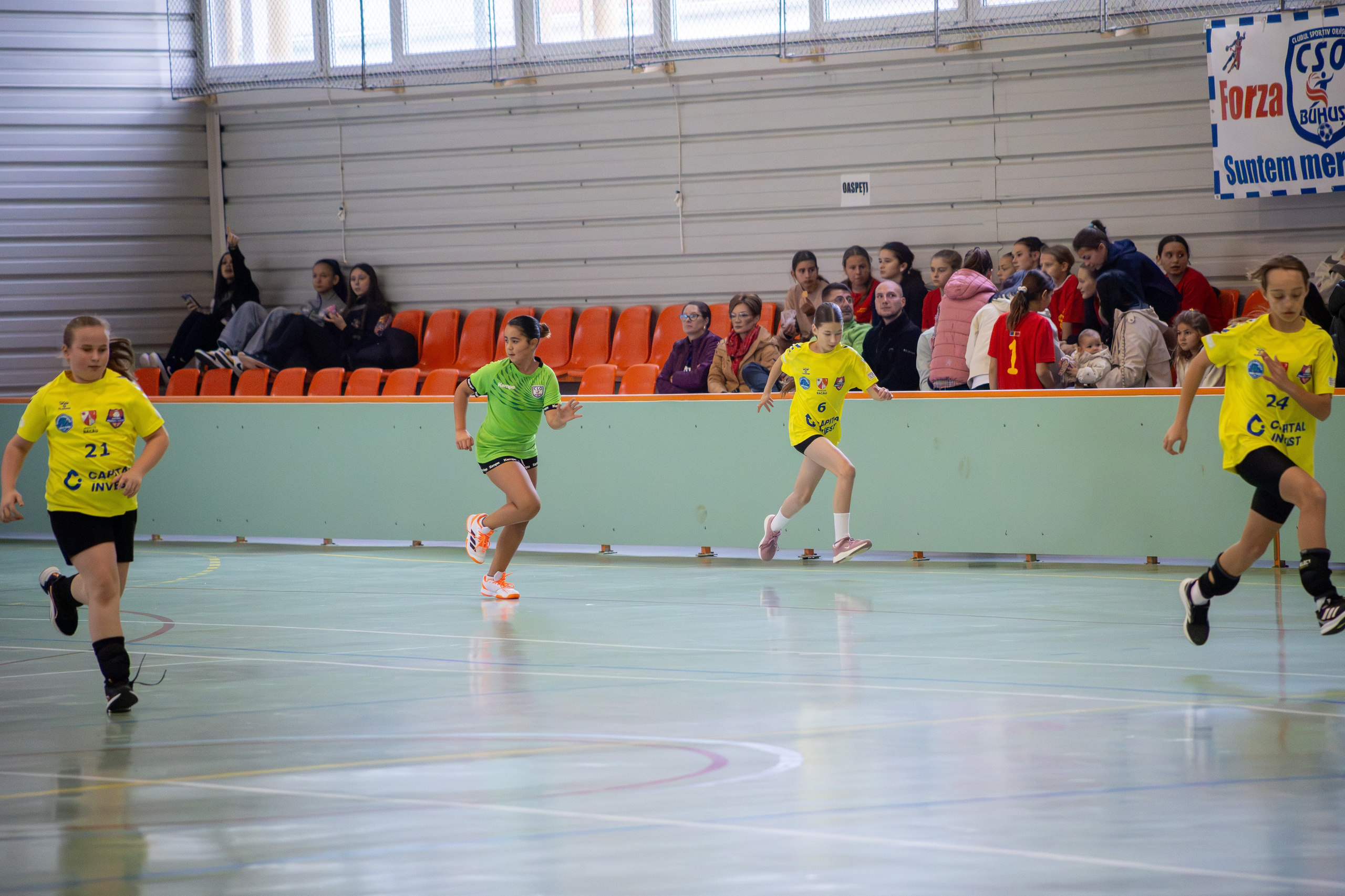 Meci handbal feminin U13 (J4) In memoriam Dantz Crisostom. Fotograf. Lucrez cu oameni, produse și spații. Portret și fotografie creativă. Bacău, România. Lidia Savinoiu